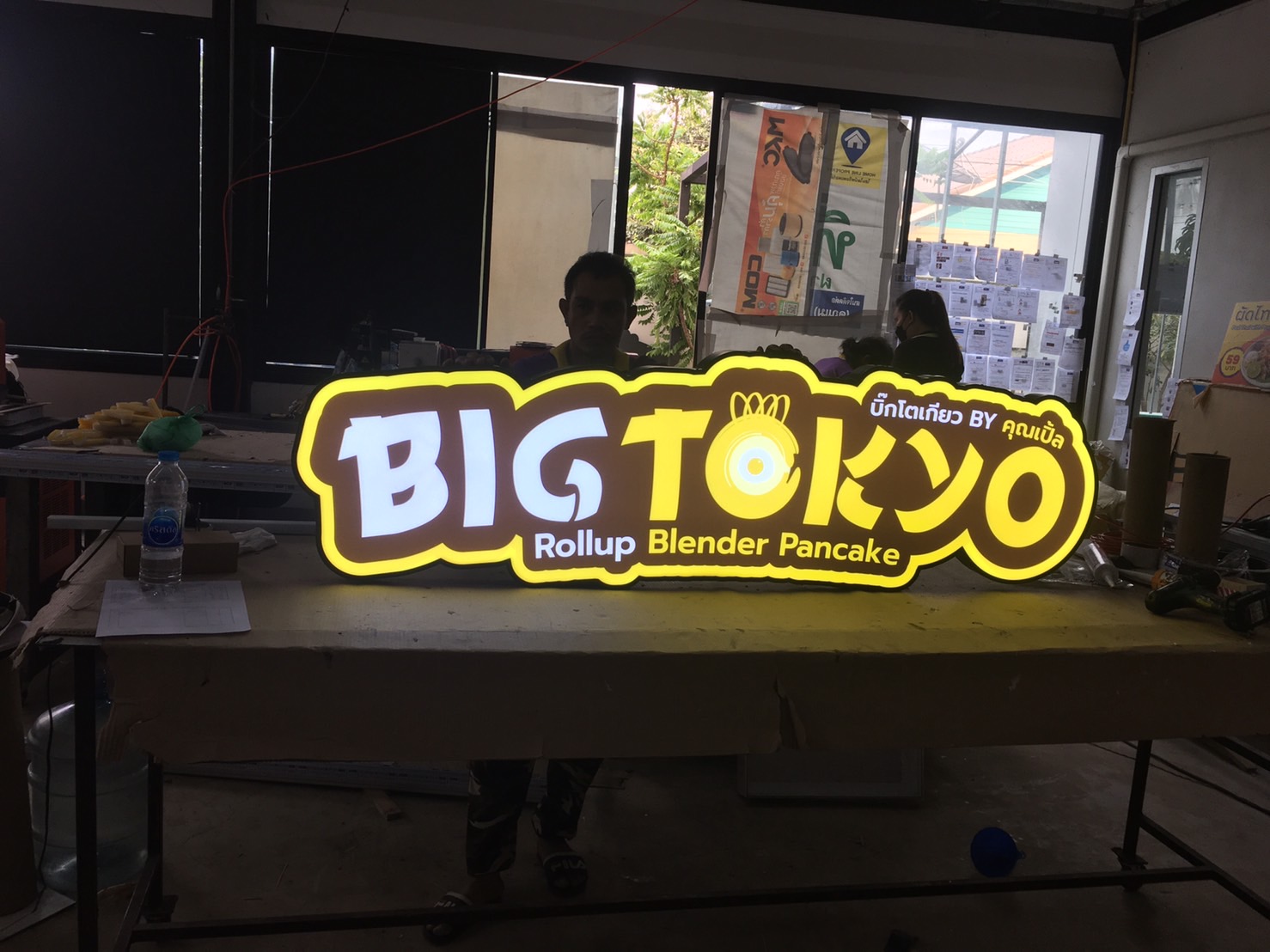 ป้ายไฟตัวอักษรและโลโก้ ขอบอลูมิเนียม ป้ายไฟออกหน้า งานBIGTOKYO ROLLUP BLENDER PANCAKE บิ๊กโตเกียว By คุณเปิ้ล