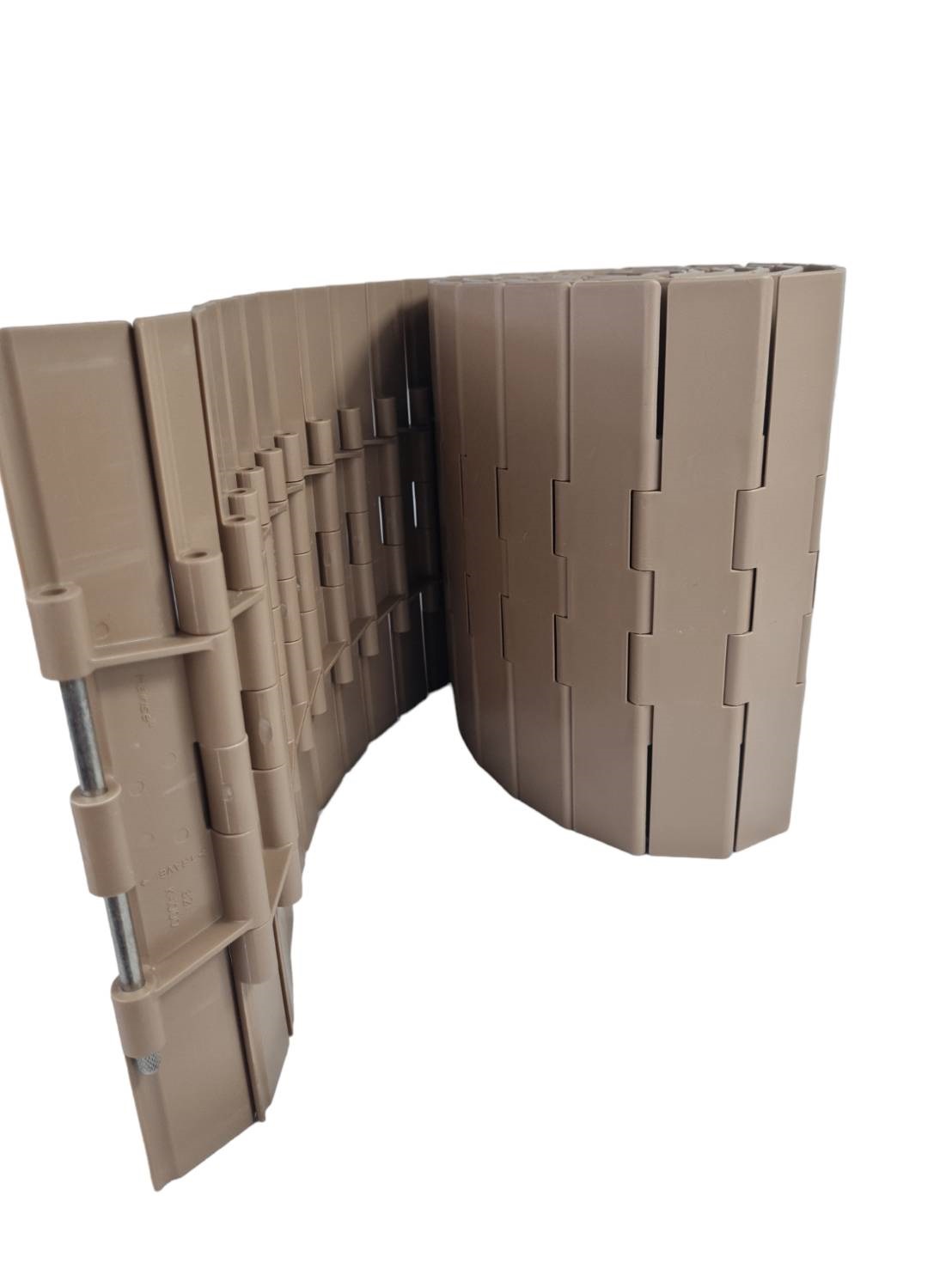 821-K1000 Straight Top chain width 254 mm Pitch 38.1mm POM material Brow color สายพานลำเลียง(Conveyer) ขวดในโรงงานอุตสาหกรรมเป่าขวดหรือโรงงานผลิตน้ำ