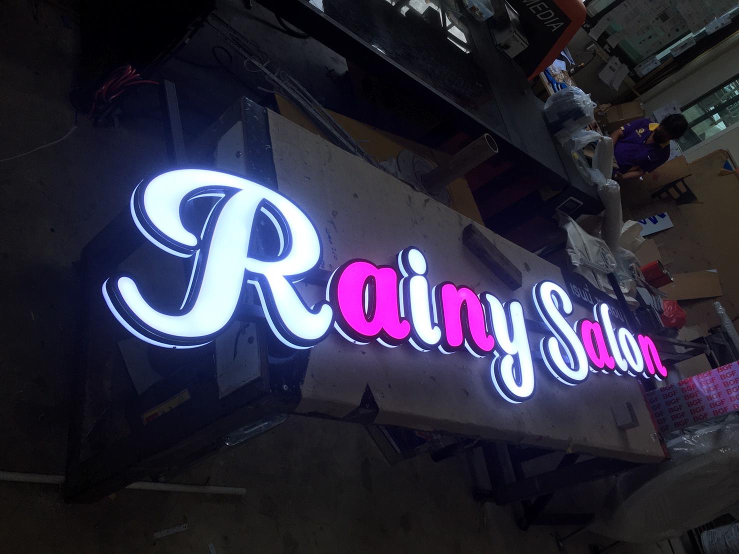 ป้ายไฟตัวหนังสือกระจายแสงไฟออกหน้าแอลอีดี ป้ายไฟร้านตัดผม ป้ายไฟชื่อร้านตัดผม RANINY SALON