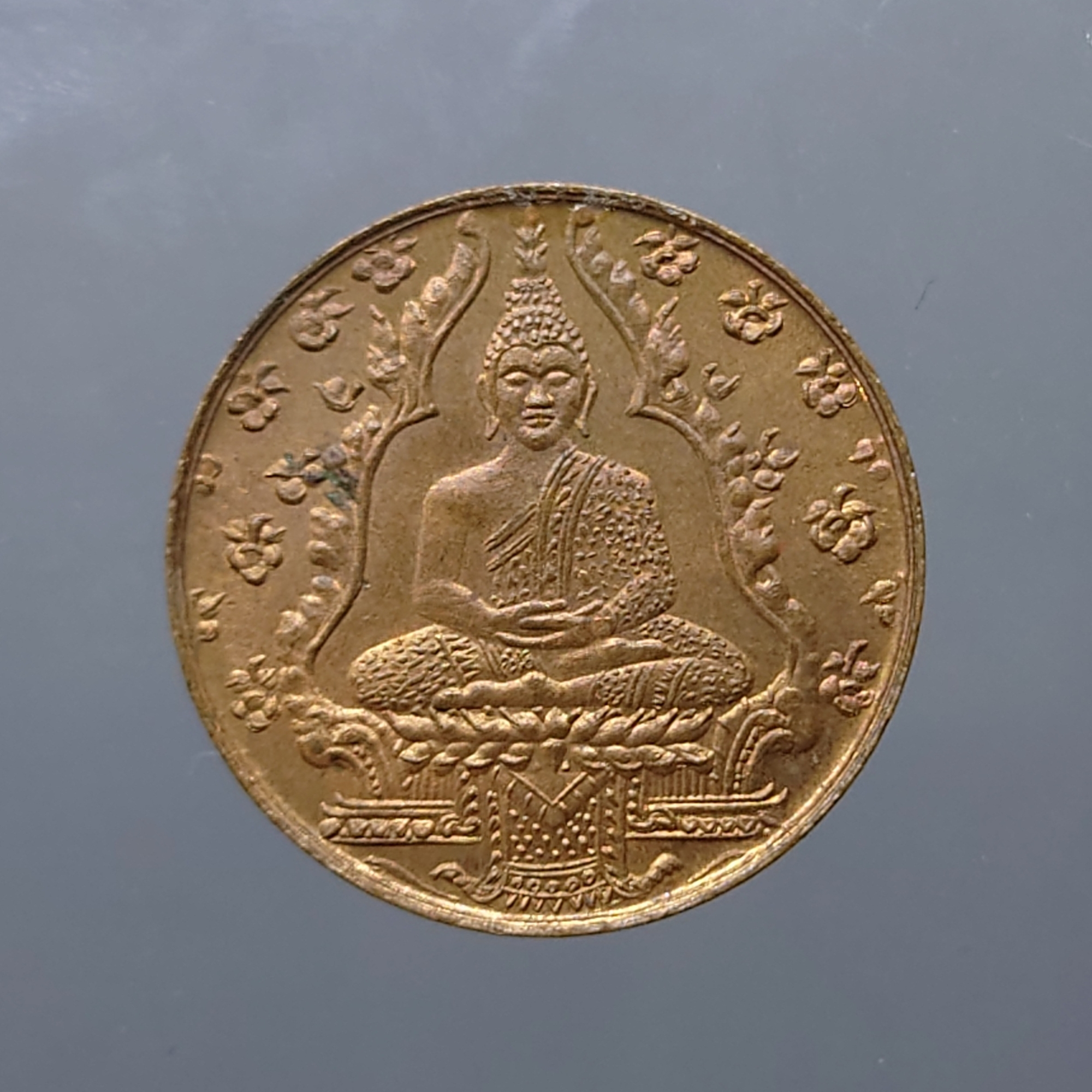 เหรียญพระแก้วมรกต เนื้อทองแดง รุ่นแรก รุ่นฉลองกรุง 150 ปี วัดพระศรีๆ รัชกาลที่7 สร้าง 2475 สภาพสวย