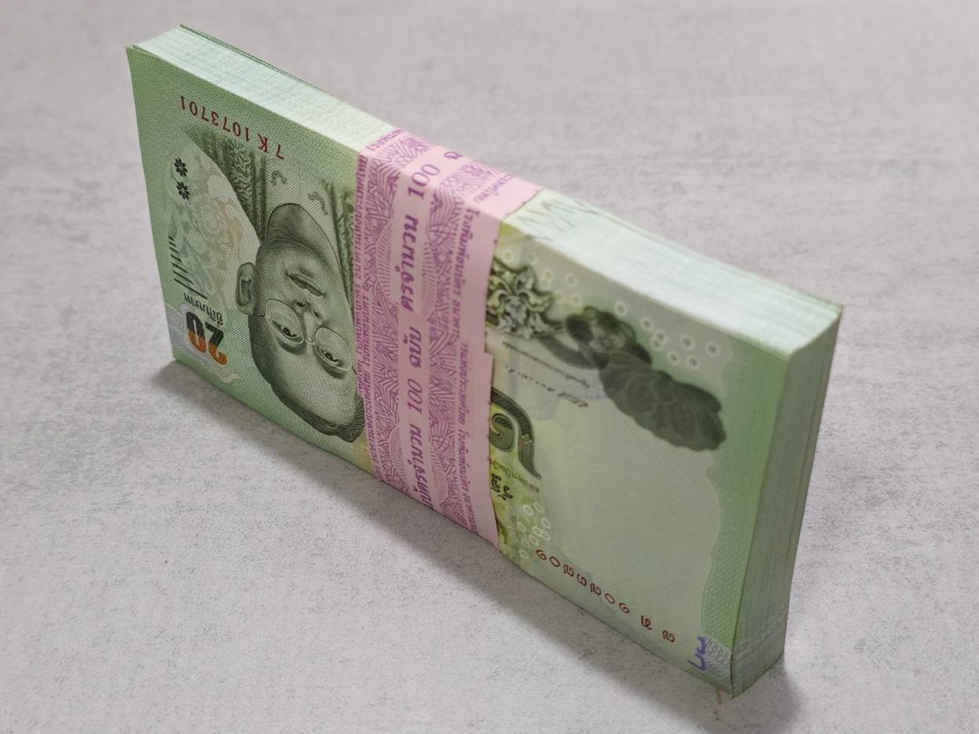 ธนบัตรยกแหนบ 100 ใบ เรียงเลข ธนบัตร 20 บาท แบบ 16.5 ไม่ผ่านใช้งาน พร้อมบรรจุตลับ (มีเลขสวย เลขกระจก)