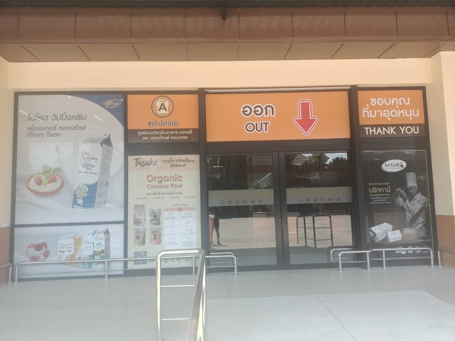 งานสติ๊กเกอร์ซีทรูติดกระจก งานตกแต่งห้างDOUBLE A