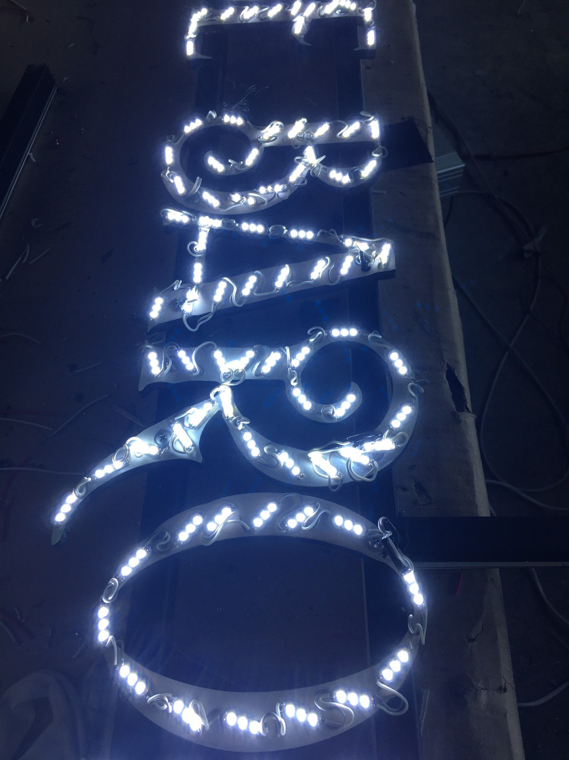 ป้ายไฟแอลอีดีไฟออกหน้าขอบอลูมิเนียม งานTHE CHEESE BARON