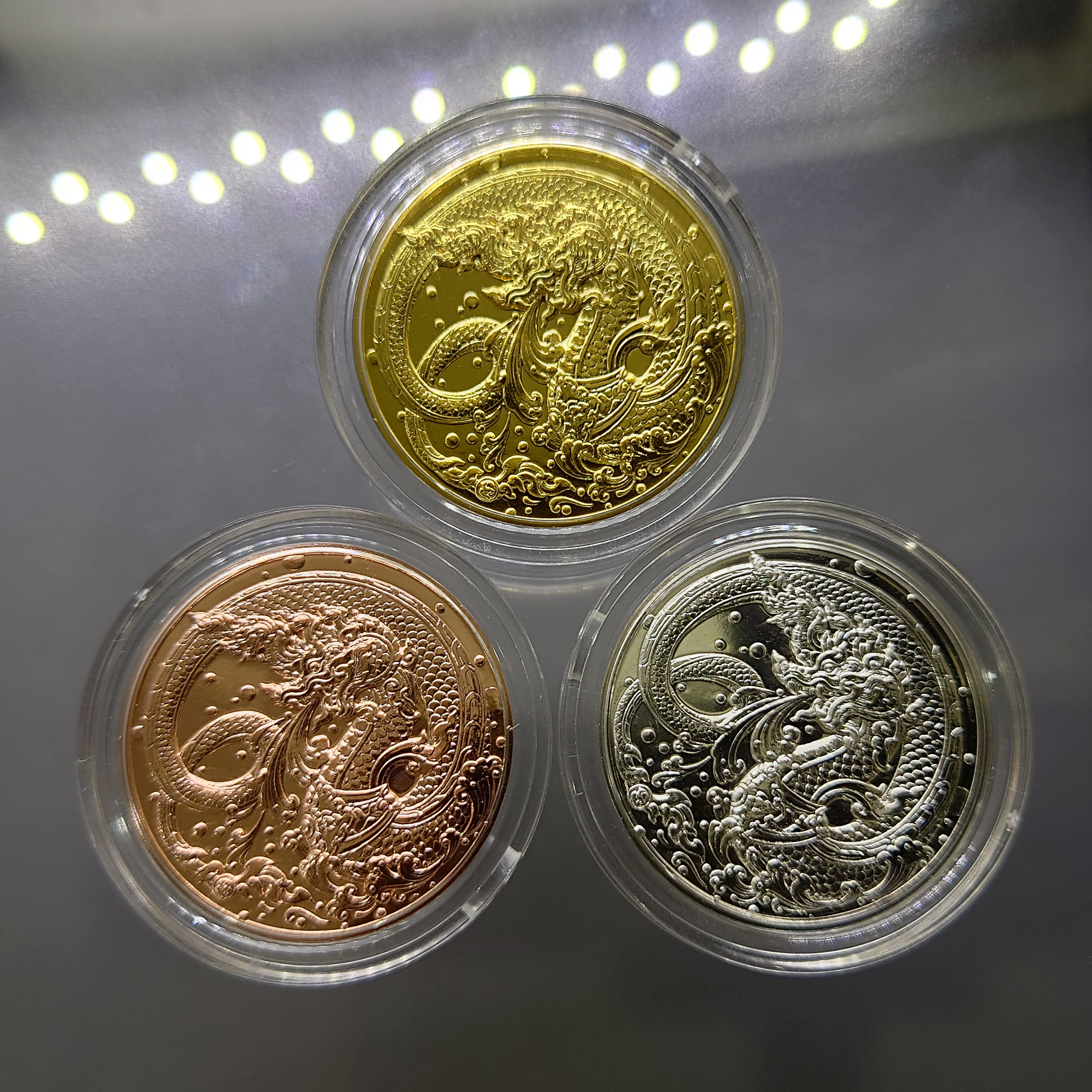 เหรียญนักษัตร ปีมะโรง พ.ศ.2567 (ชุด 3 เหรียญ เนื้อชุบกาหลั่ยทอง กาหลั่ยเงิน กาหลั่ยนาก) กรมธนารักษ์สร้าง ไม่ผ่านใช้