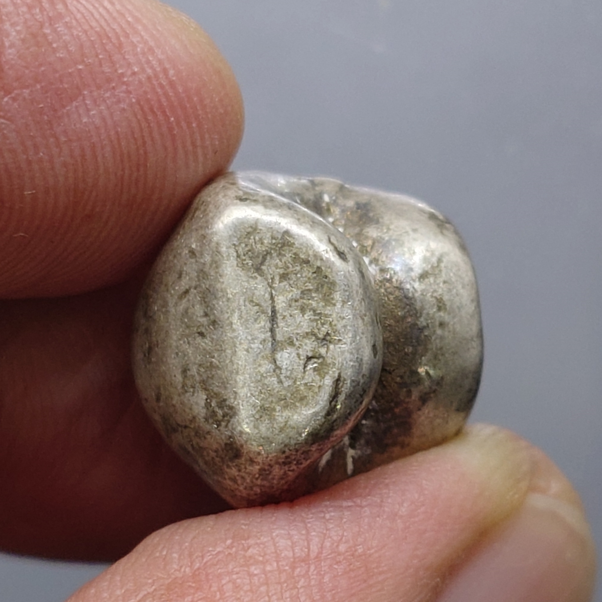 พดด้วง ขนาด 1 บาท ตราปราสาท สมัยรัชกาลที่ 3 พ.ศ.2367