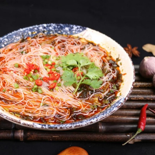 ก๋วยเตี๋ยวเส้นหมี่หม่าล่าเสฉวน ซุปเนื้อและผักดอง 175g