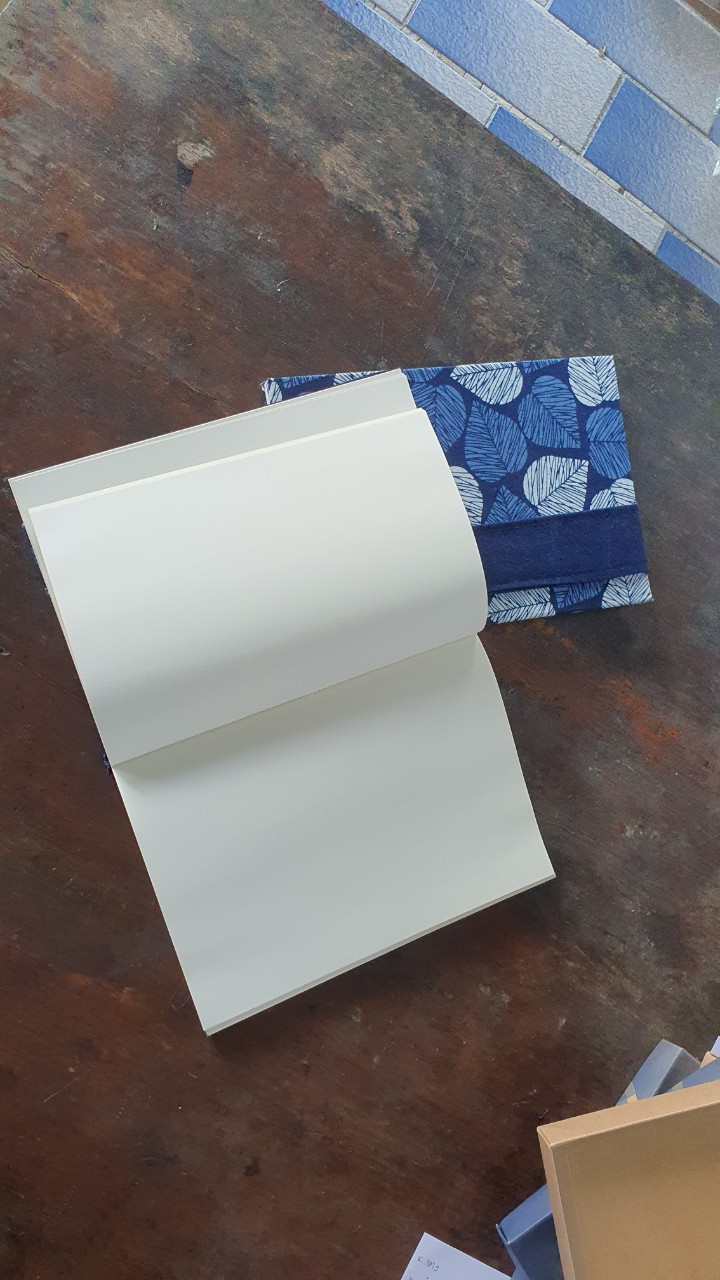 สมุดโน๊ตต้าวหมี ลายใบสักคาดห้อม