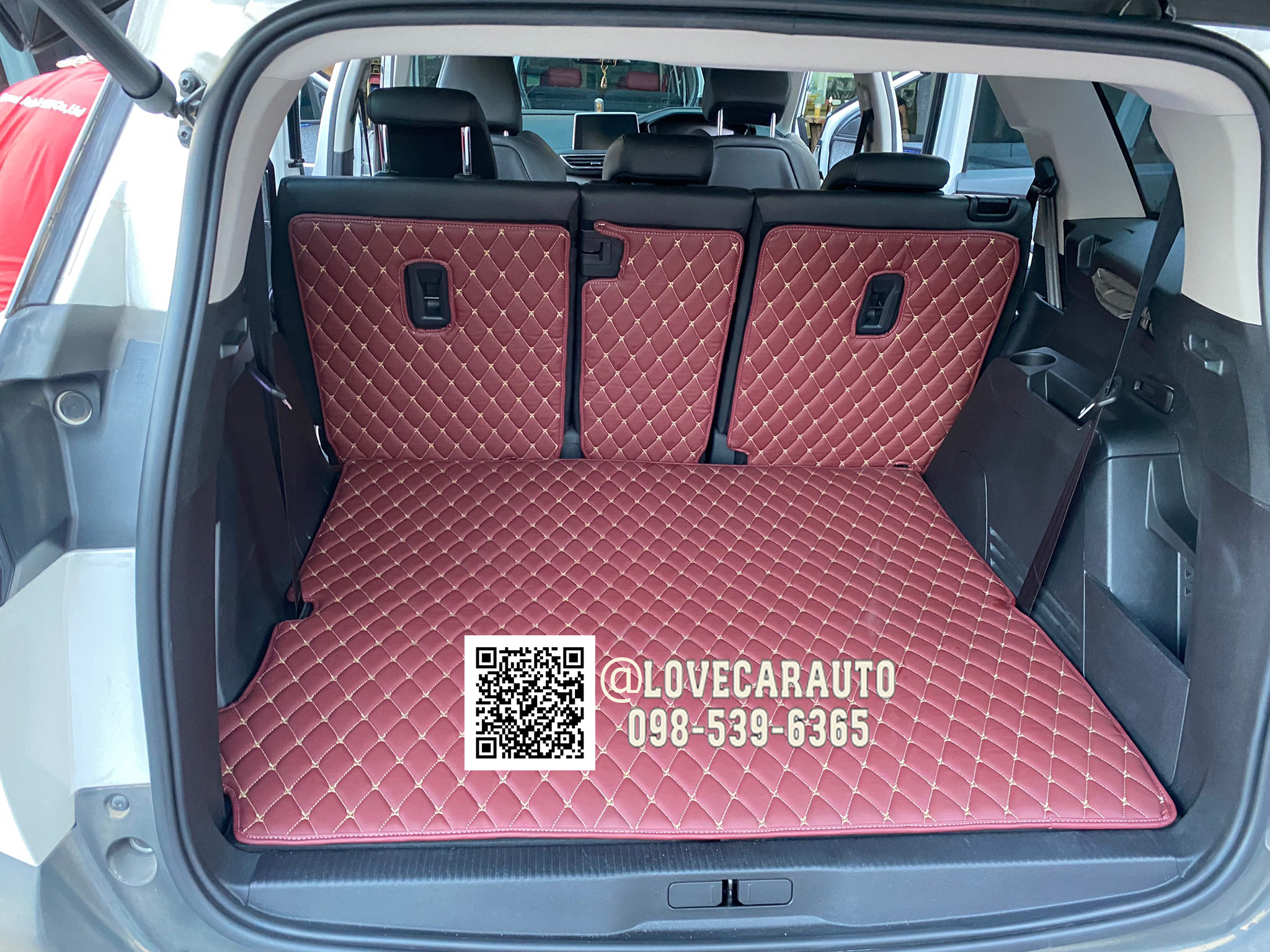 พรมปูพื้นรถยนต์ พรม7D Peugeot 5008 สีแดงเลือดหมู ไวนิลสีครีม