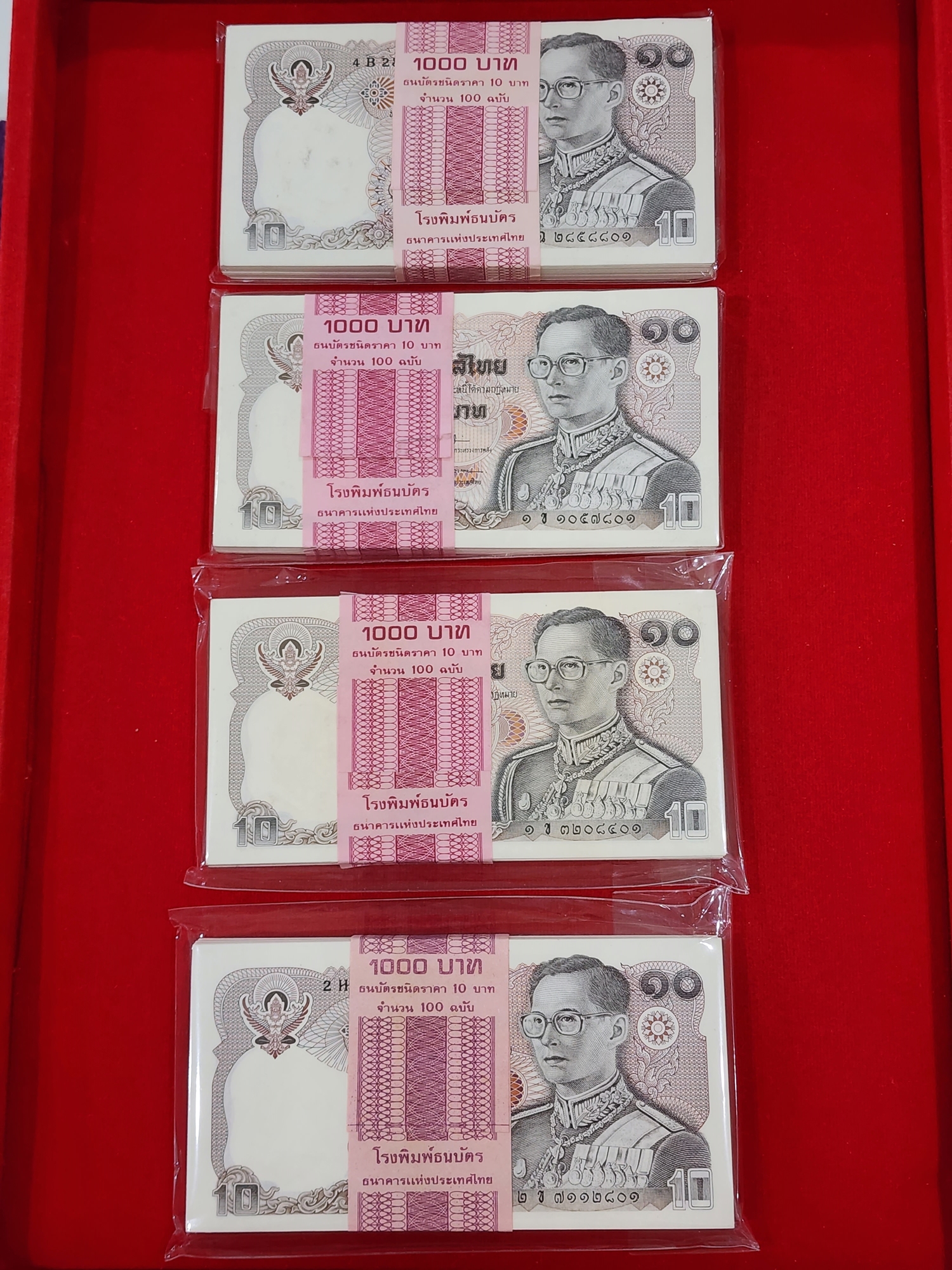 ธนบัตรยกแหนบ 100 ใบ เรียงเลข ธนบัตร 10 บาท แบบ 12 ทรงม้า ไม่ผ่านใช้ ขาวสวย