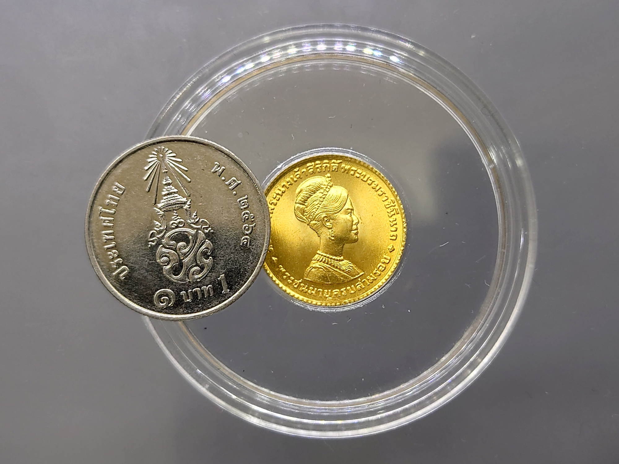 เหรียญทองคำ หน้าเหรียญ 150 บาท ที่ระลึกพระชนมายุครบ 3 รอบ ราชินี พ.ศ.2511 (หนัก 1 สลึง)