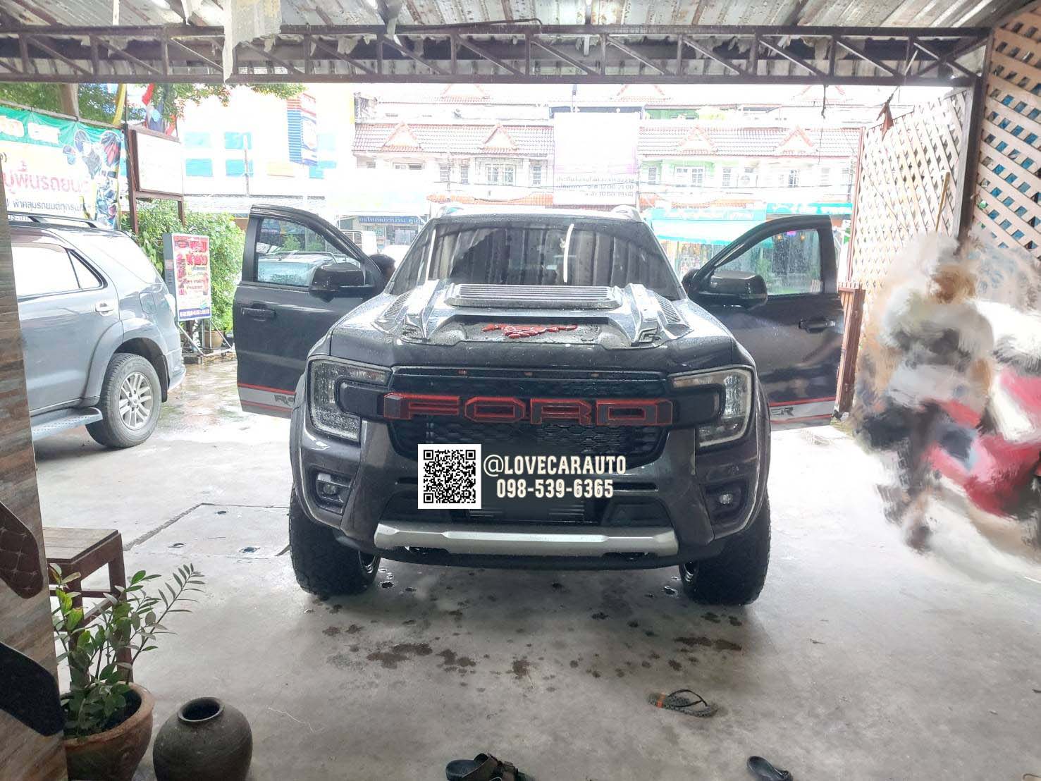 พรมปูพื้นรถยนต์ 7D Next-Gen Ford Ranger Raptor 2022 4ประตู สีดำด้ายฟ้า + ไวนิลสีเทา