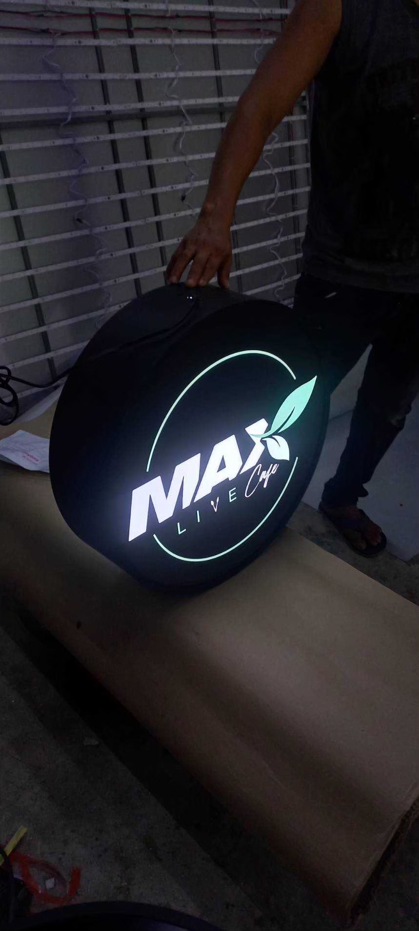 ป้ายตู้ไฟวงกลม ป้ายกล่องไฟวงกลม ป้ายหน้าร้าน MAX LIVE CAFE