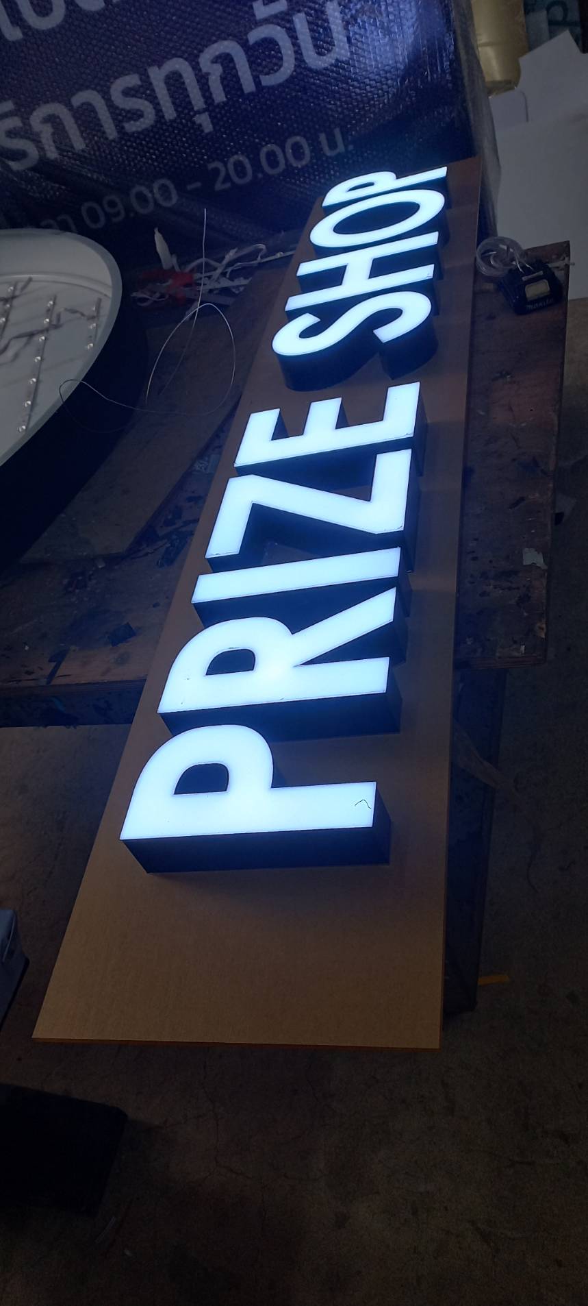 ป้ายไฟร้าน PRIZE SHOP ป้ายไฟตัวอักษรไฟออกหน้า