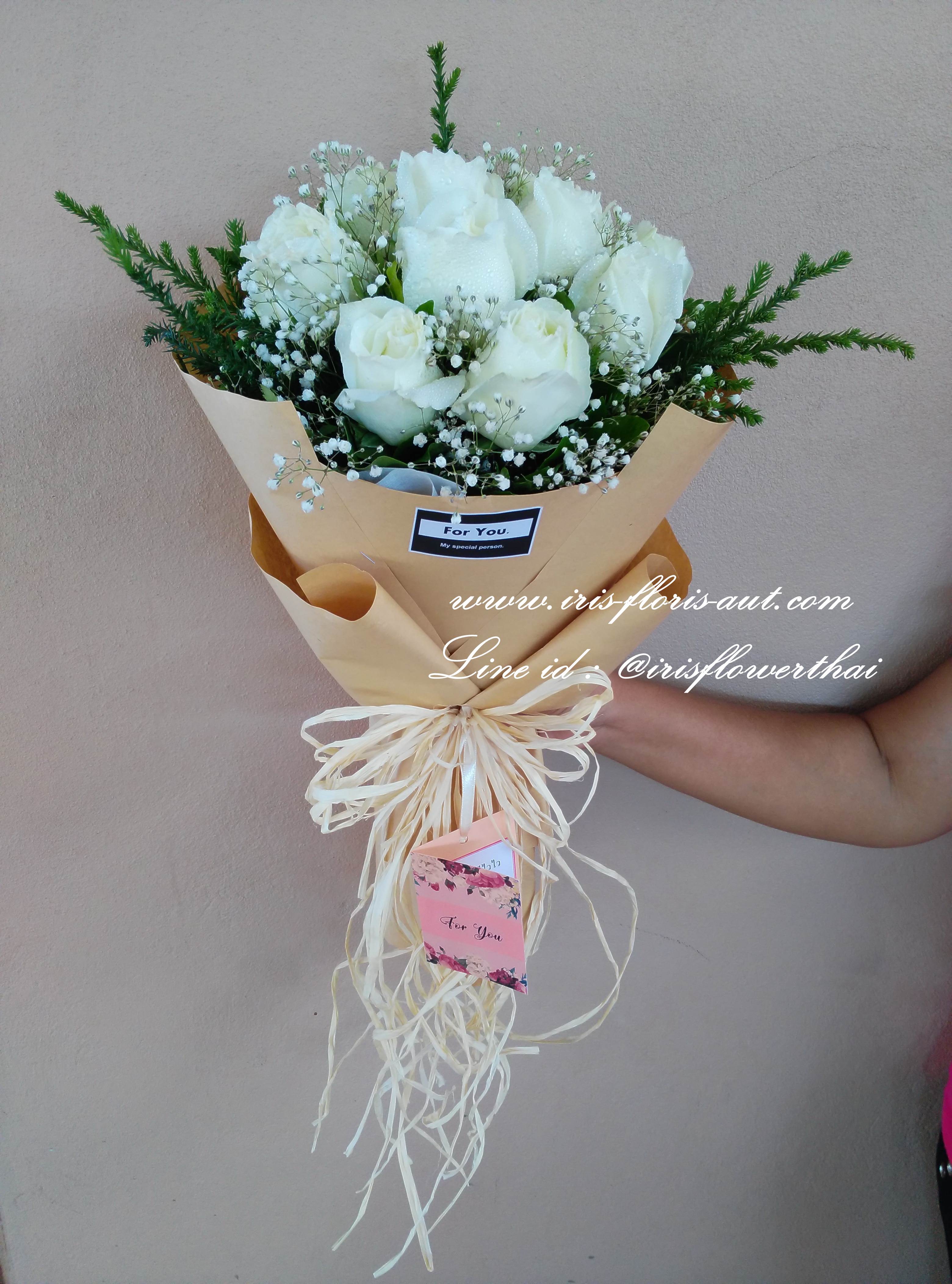 ช่อดอกกุหลาบสีขาว