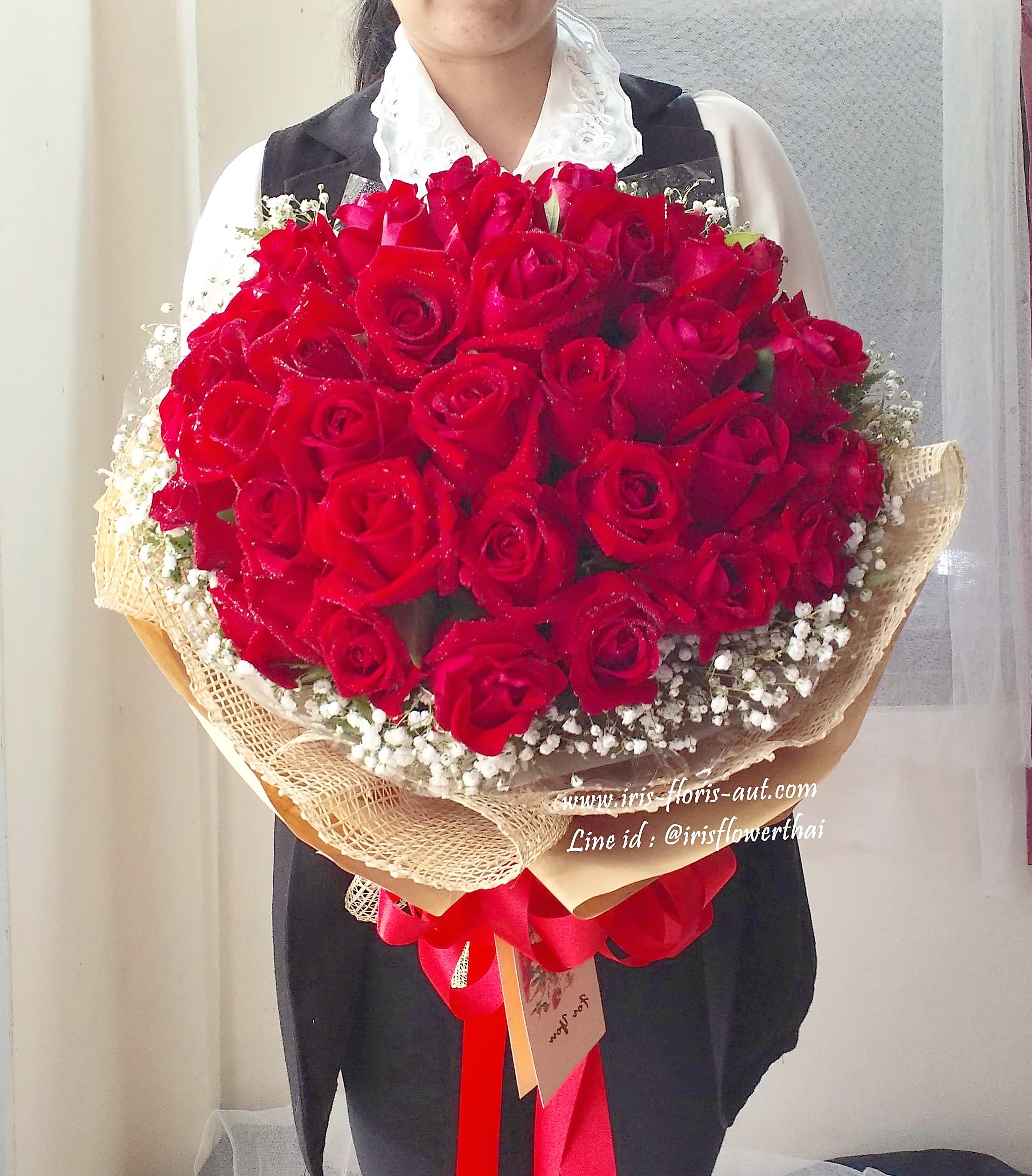 ช่อดอกกุหลาบแดง 30 ดอก