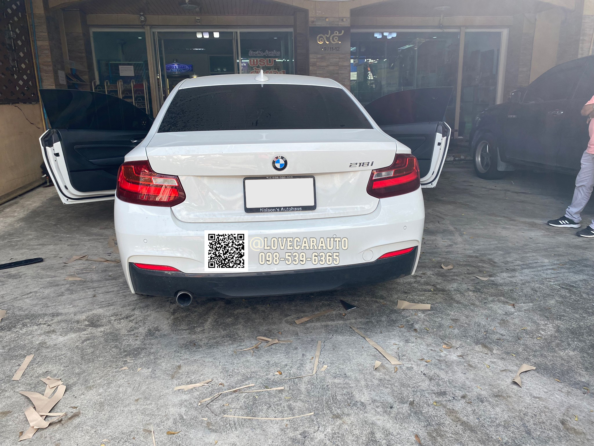 พรมปูพื้นรถยนต์ 7D Bmw 218i Coupe สีดำด้ายฟ้า +ไวนิลสีดำ