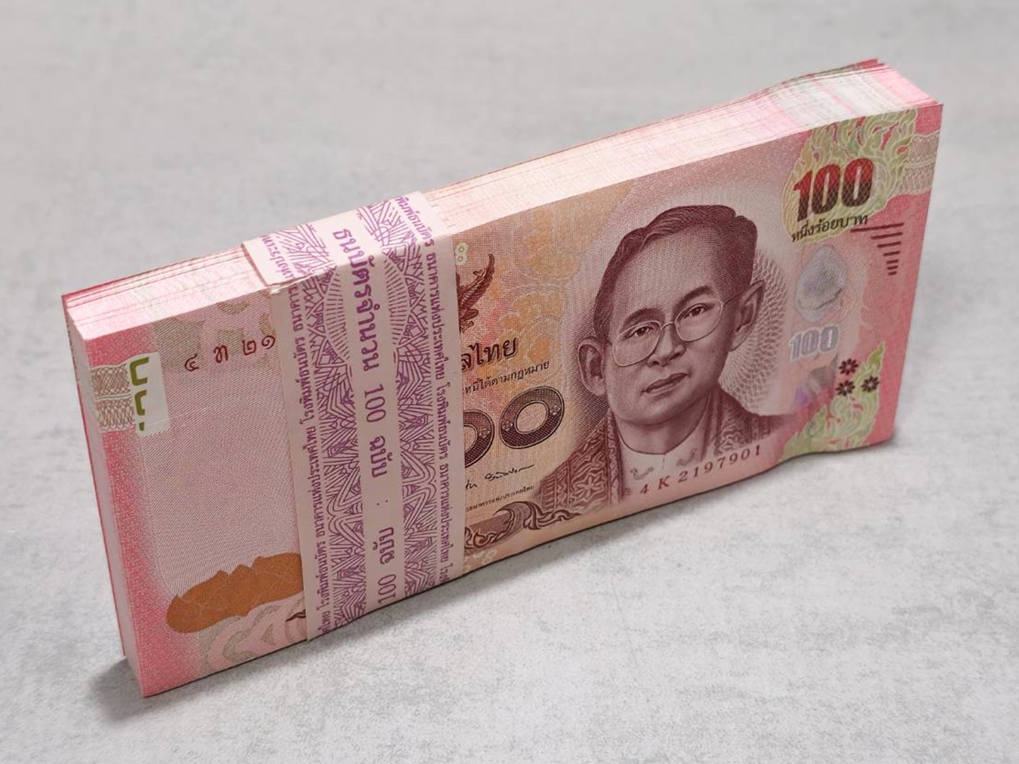 ธนบัตรยกแหนบ 100 ใบ เรียงเลข ธนบัตร 100 บาท แบบ 16.5 ไม่ผ่านใช้งาน UNC พร้อมบรรจุตลับ (มีเลขสวย เลขกระจก)