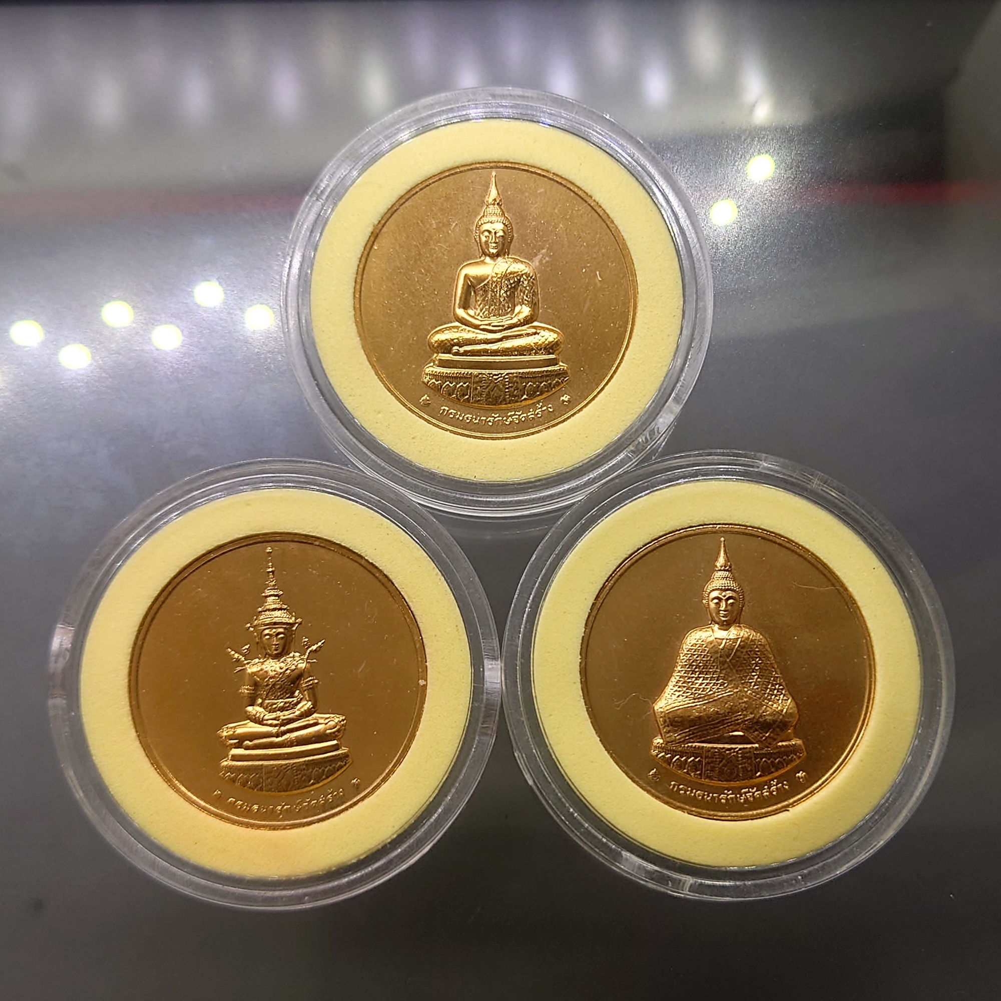 เหรียญพระแก้วมรกต ครบชุด ทรงเครื่อง 3 ฤดู หลัง ภปร ที่ระลึก75 พรรษาในหลวง ปี2545