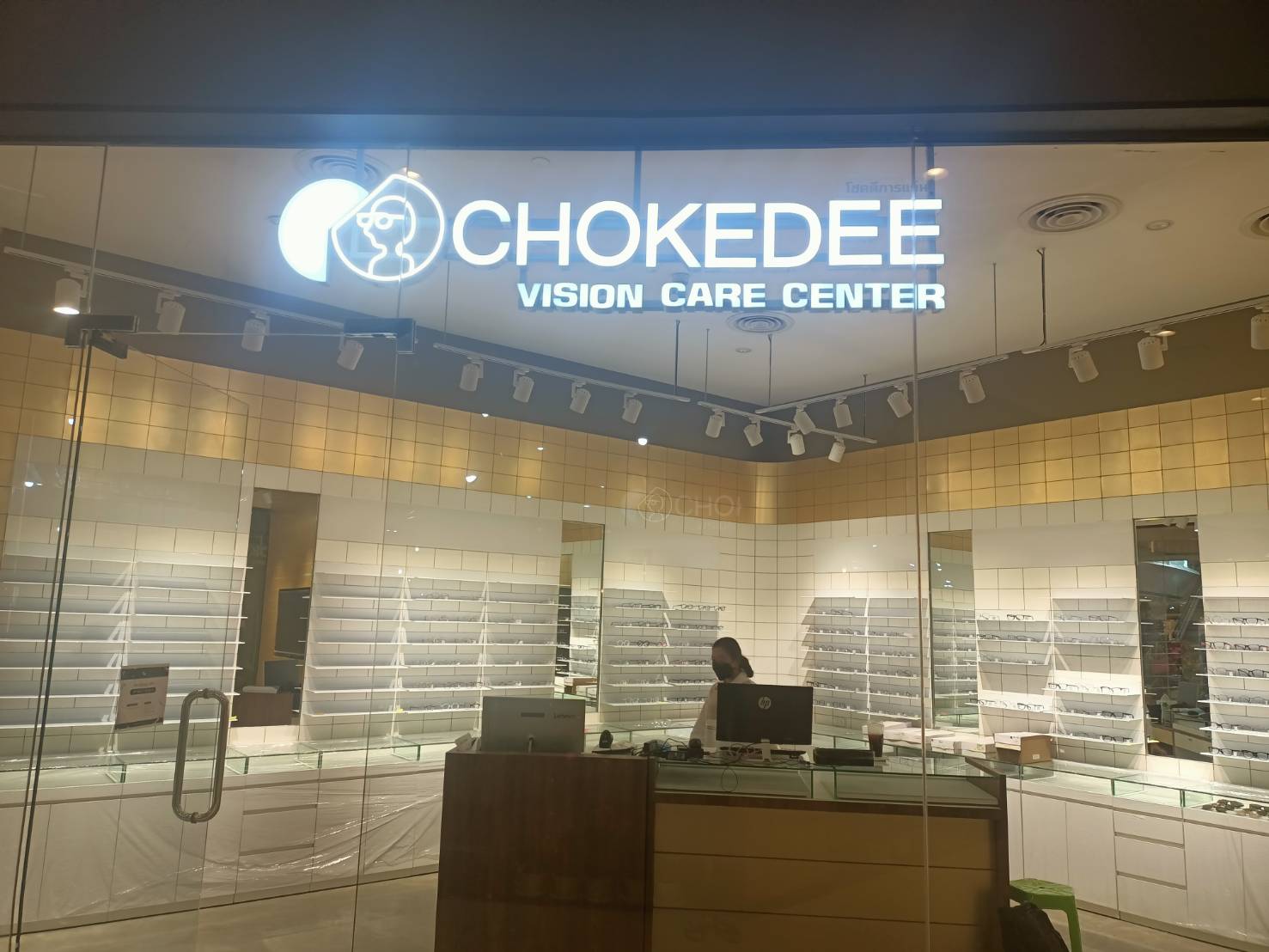 ป้ายหน้าร้าน ป้ายบริษัท ป้ายไฟแอลอีดีออกไฟตัวหนังสือไฟออกหน้า งานCHOKEDEE VISION CARE CENTER