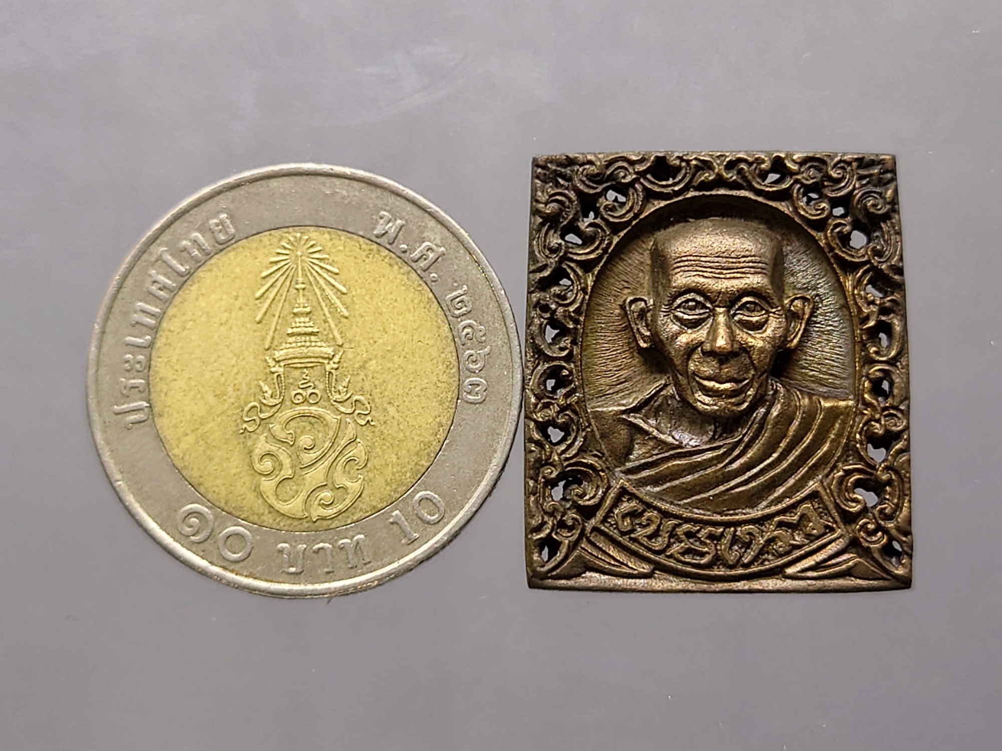 พระหลวงพ่อเกษม เนื้อนวะ ตอกโค้ด “ นะ” ..รูปเหมือนใบโพธิ์ รุ่น มงคลเกษม 83