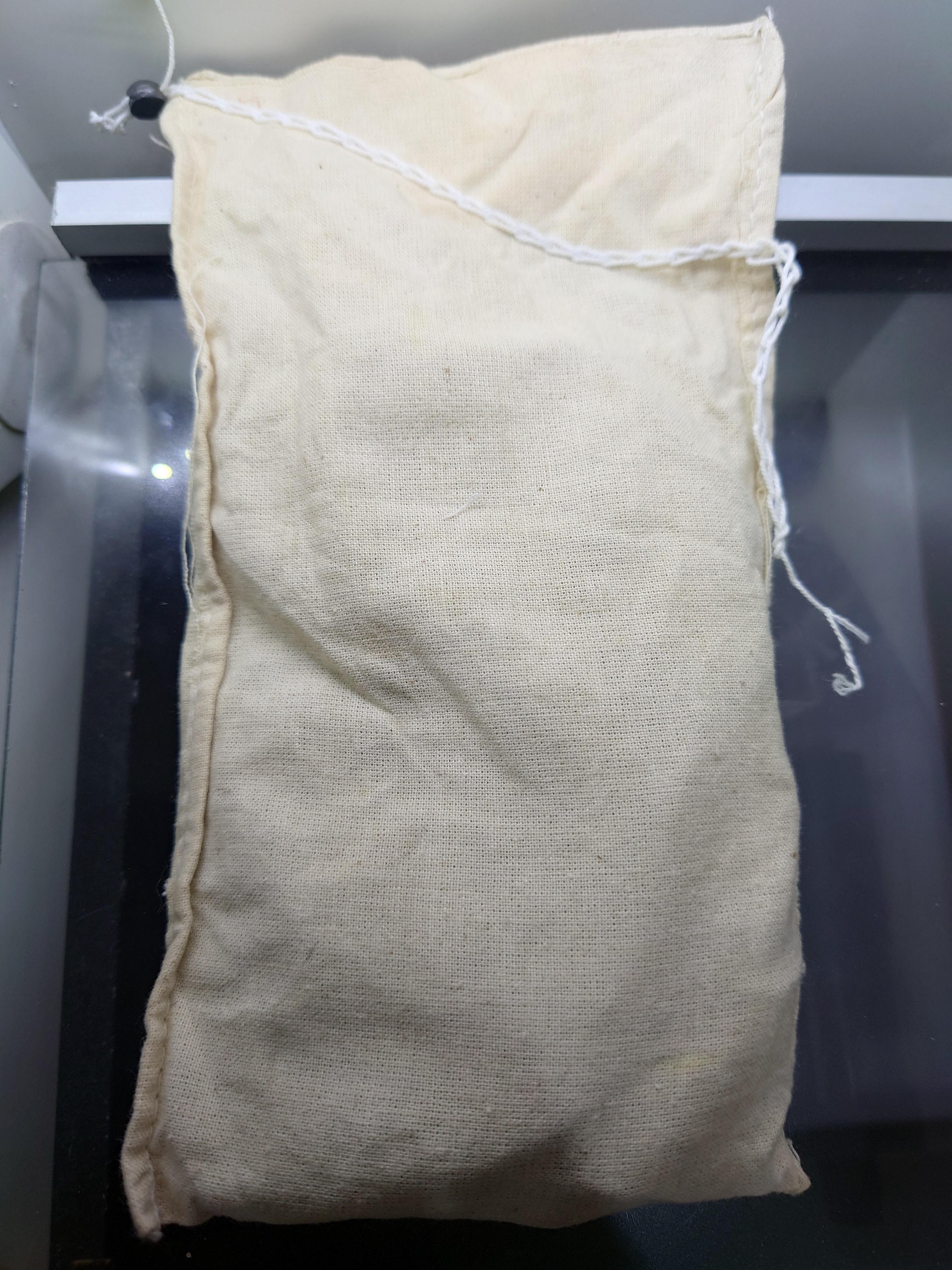 เหรียญยกถุง (100 เหรียญ) เหรียญ 10 บาท สองสี ที่ระลึกมหามงคลเฉลิมพระชนมพรรษา 6 รอบ รัชกาลที่9 พ.ศ.2542 ไม่ผ่านใช้งาน