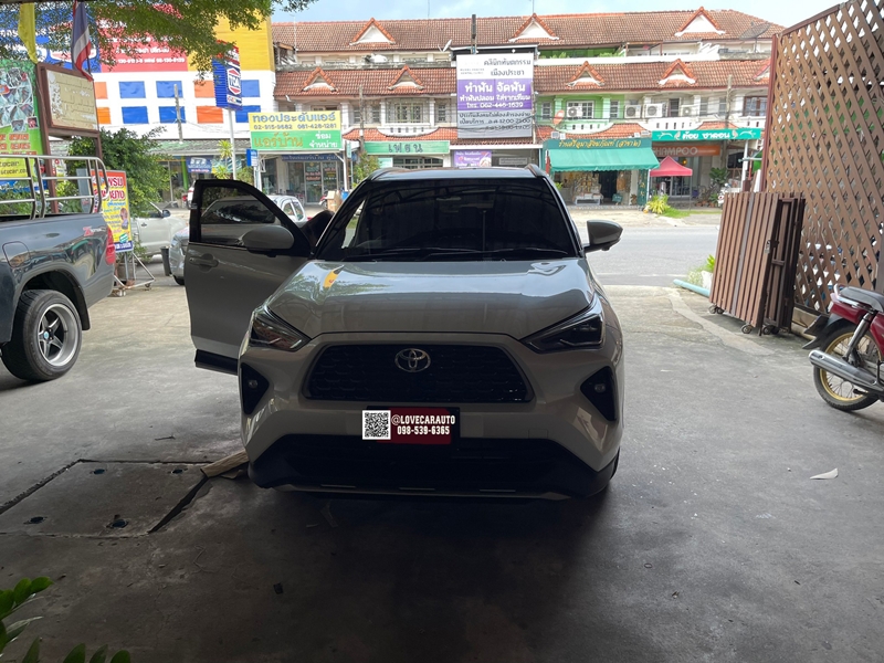 พรมปูพื้นรถยนต์ 7D Toyota Yaris cross 2023 เคฟล่าสีดำด้ายดำ +ไวนิลดำ