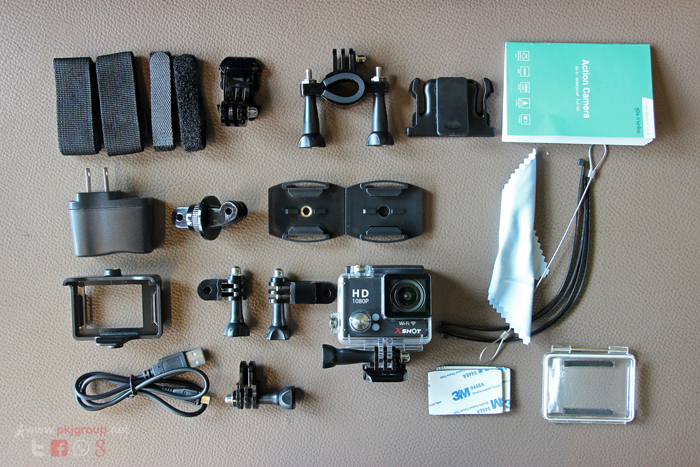 กล้อง Action Camera ของจริงครับ มาพร้อมอุปกรณ์เสริมมากมาย อันนี้ผมถ่ายโดยรวมๆให้ เดี่ยวจะมีรูปรายละเอียดทีละชิ้นได้ดูว่า เอาไปใช้กับอะไรได้บ้าง ซึ่งความจริงในคู่มือจะมีบอกว่าเอาอะไรมาต่อกับอะไร สามารถใช้งานกับอุปกรณ์อะไรได้บ้าง
