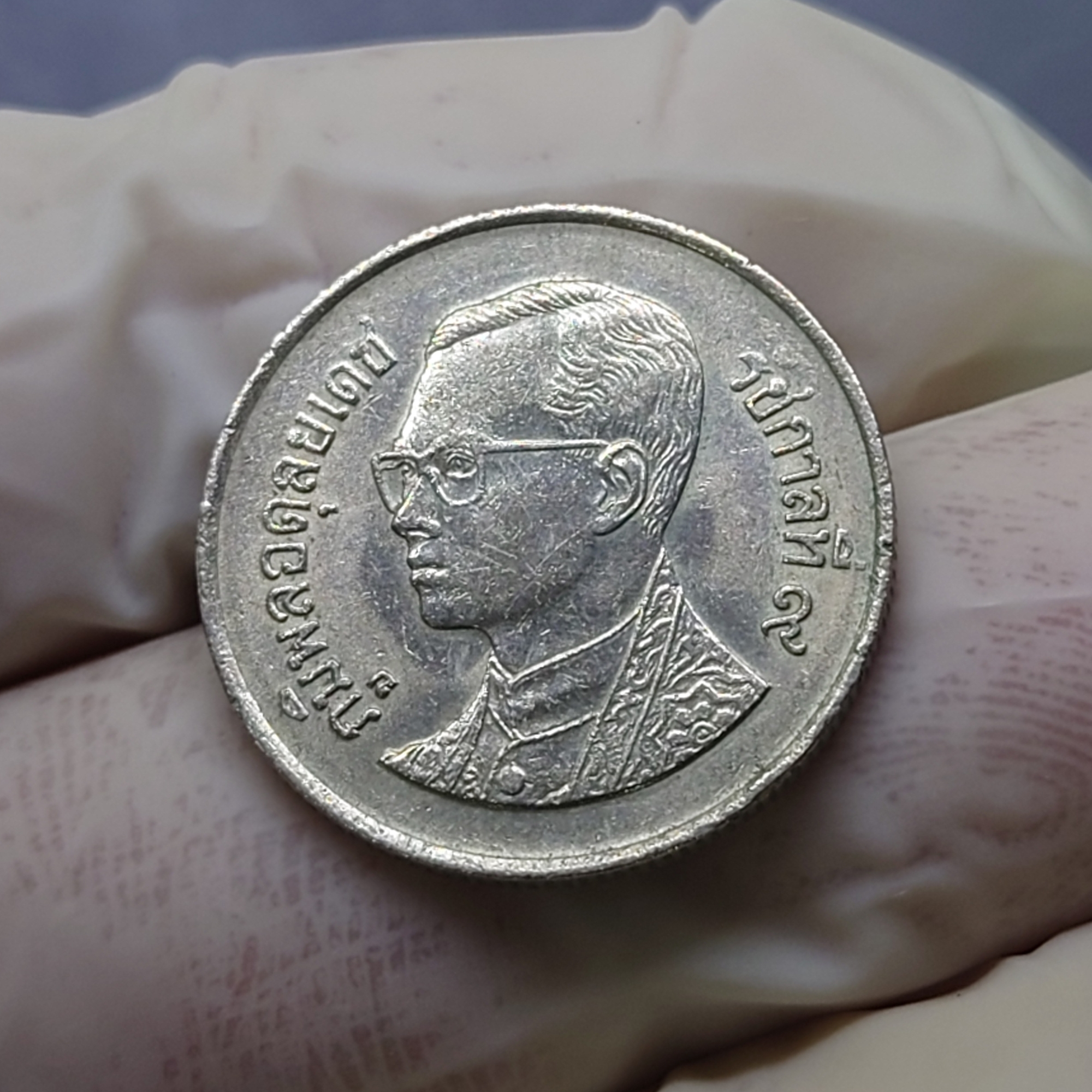 เหรียญ 1 บาท หมุนเวียน ปี พ.ศ.2529 "ช่อฟ้ายาว" ผ่านใช้งานน้อย สภาพสวย ตัวติดลำดับ1