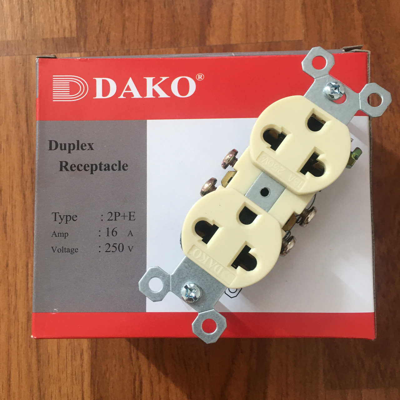 "DAKO PLUG" 270TIปลั๊กตัวเมียช่องคู่เเบบฝัง สีงาช้าง