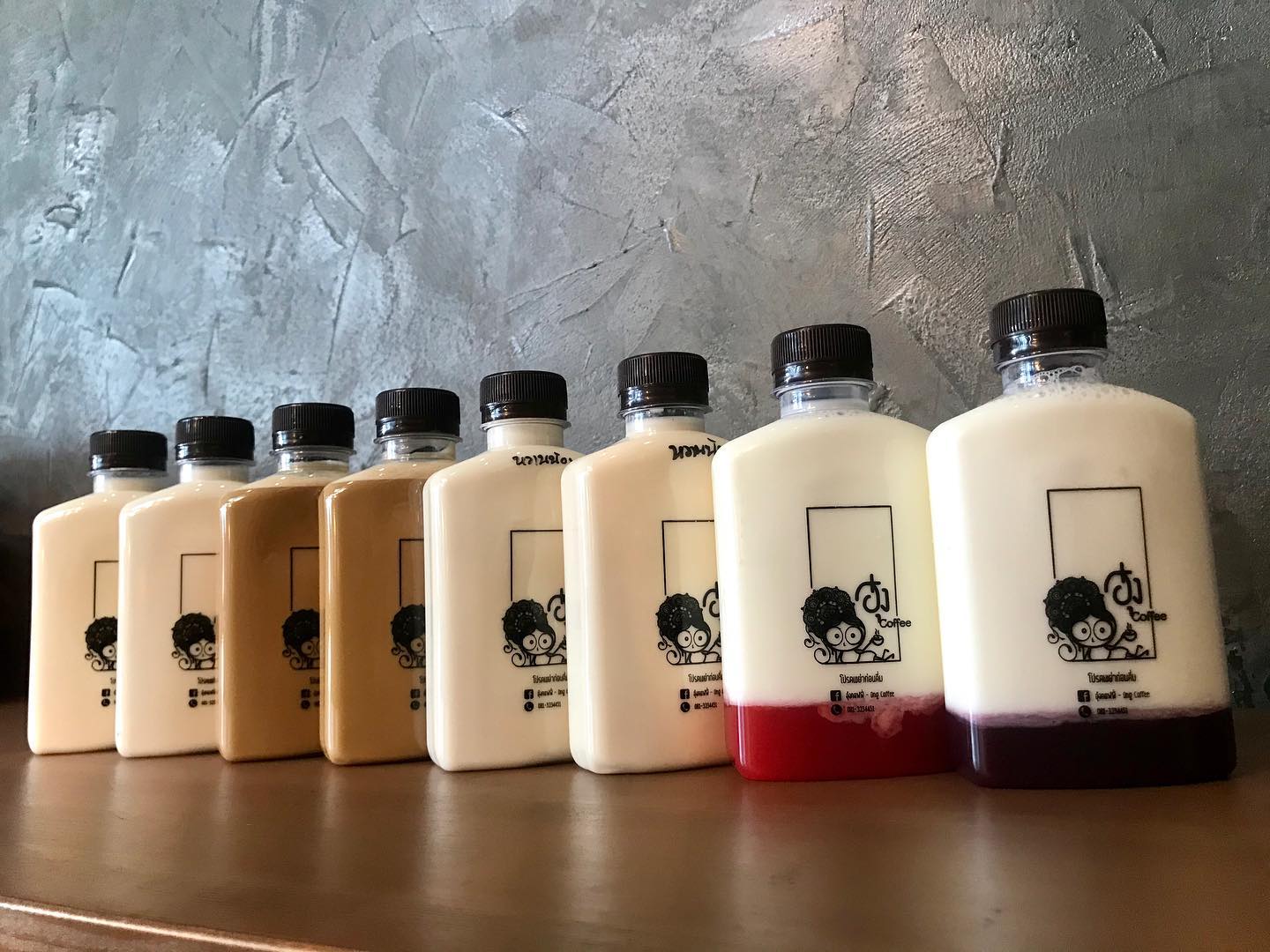 ขวดทรงแบนกั๊ก 250 ml รุ่น 20 กรัม แพคละ 150 ใบ