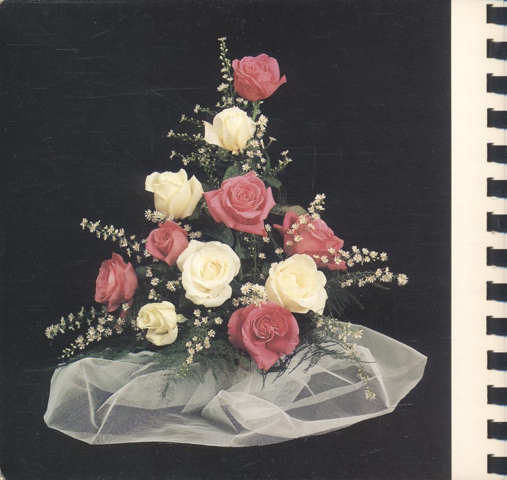 ศิลปการจัดดอกไม้นานาชาติ 20 แบบ ชุดลิลลี่บานกุหลาบหอม โดย หัทยา อาชานานุภาพ