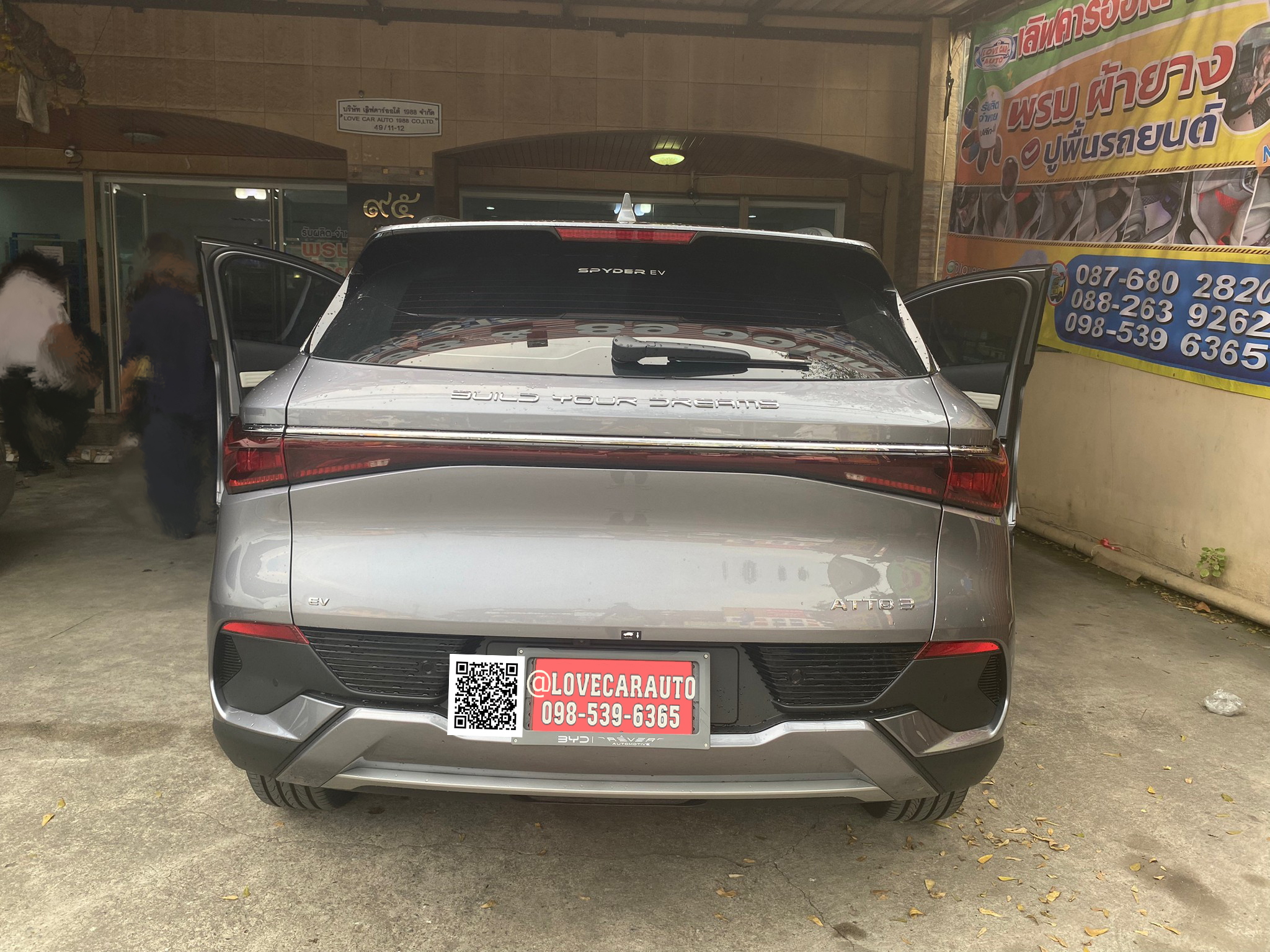 พรมปูพื้นรถยนต์ 7D BYD Atto3 EV 2023 สีดำด้ายดำ +ไวนิลสีดำ