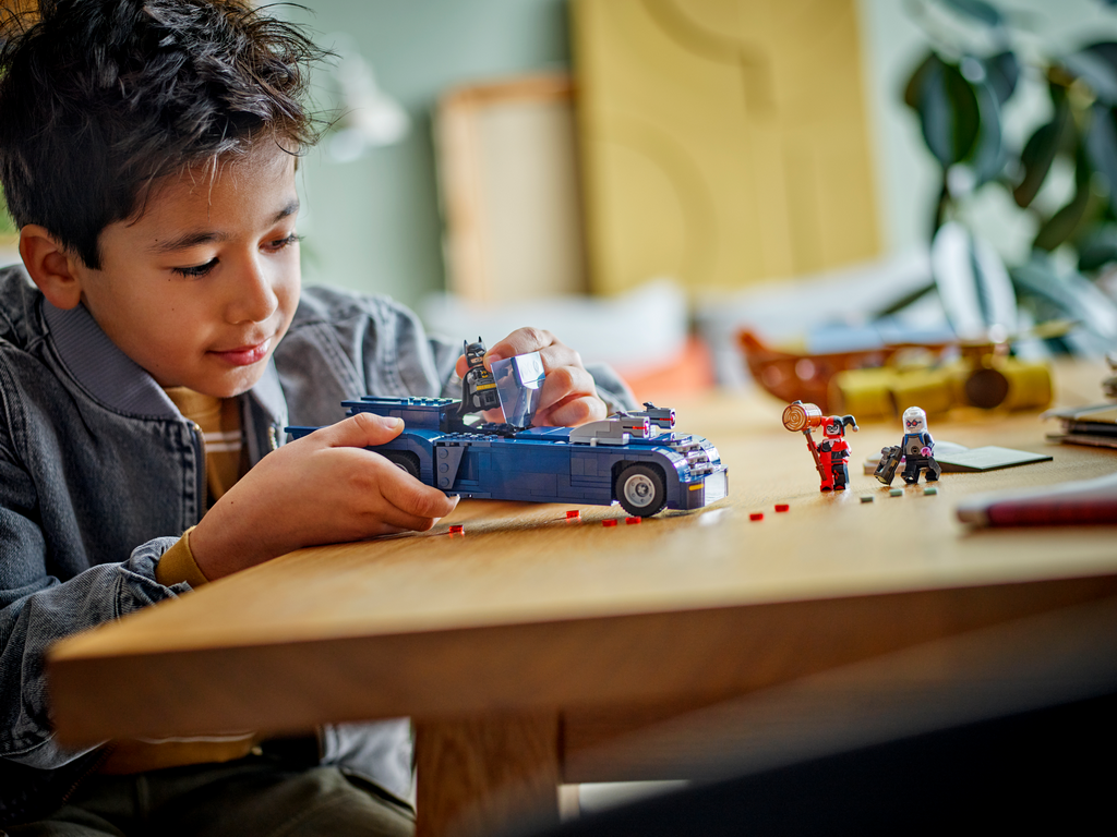 **MTS Toys**เลโก้ Lego 76274 DC Comics Super Heroes : Batman the Batmobile vs Harley Quinn and Mr. Freeze