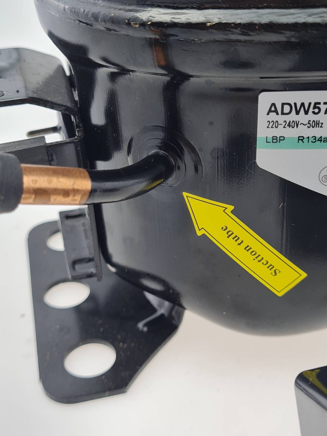 ADW57 คอมเพรสเชอร์ 1/5 แรงม้า R134a LBP สำหรับตู้แช่ ตู้เย็น Compressor ของใหม่ พร้อมอุปกรณ์ ดีเลย์ โอเวอร์โหลด