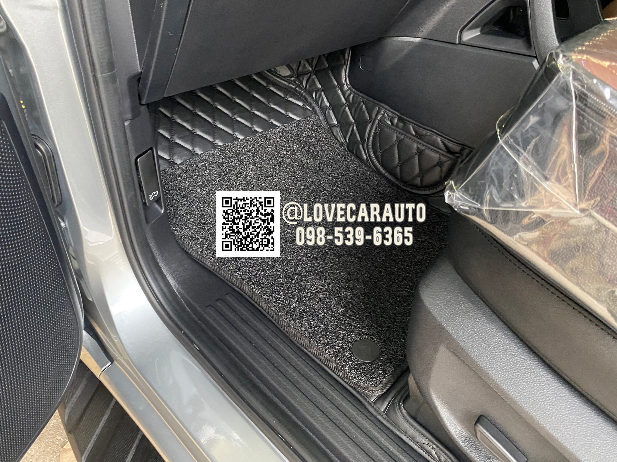 พรมปูพื้นรถยนต์ 7D Ford Everest 2023 สีดำด้ายดำ +ไวนิลสีดำ