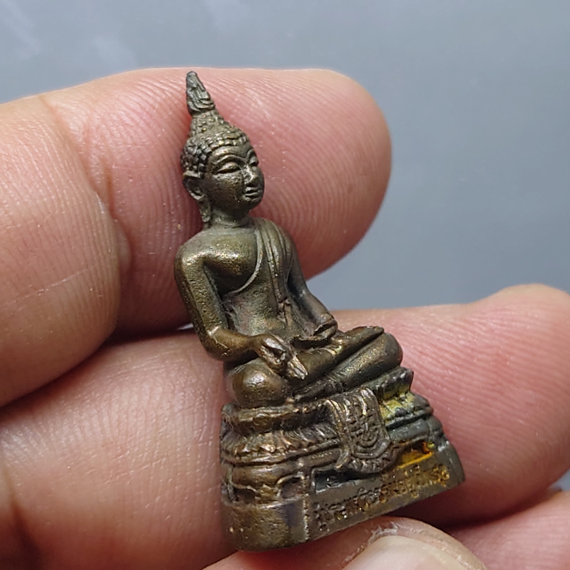 พระกริ่งพลังไทย พลังแผ่นดิน เนื้อนวะโลหะ การปิโตเลี่ยมแห่งประเทศไทย จัดสร้างในวโรกาสฉลองสิริราชสมบัติครบ 50 ปี วัดบวรนิเวศวิหาร พ.ศ.2539 พร้อมกล่องเดิม ใบเซอร์