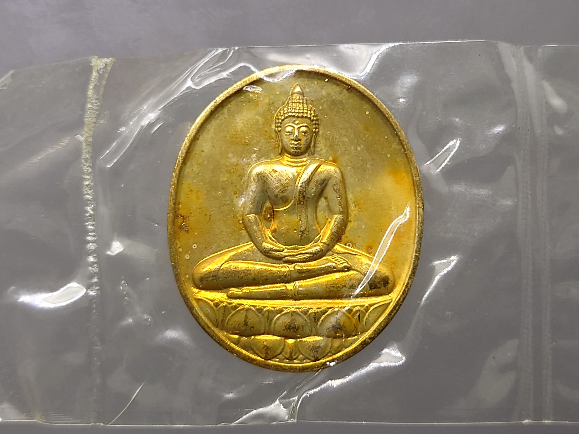 เหรียญพระพุทธสมุทรมงคลเขตร์ หลัง ญสส.การท่าเรือแห่งประเทศไทยสร้าง เนื้อทองเหลือง สูง 3 ซม พิธีพุทธาภิเษก วัดบวร พ.ศ.2532 บล๊อคกษาปณ์ ซองเดิม