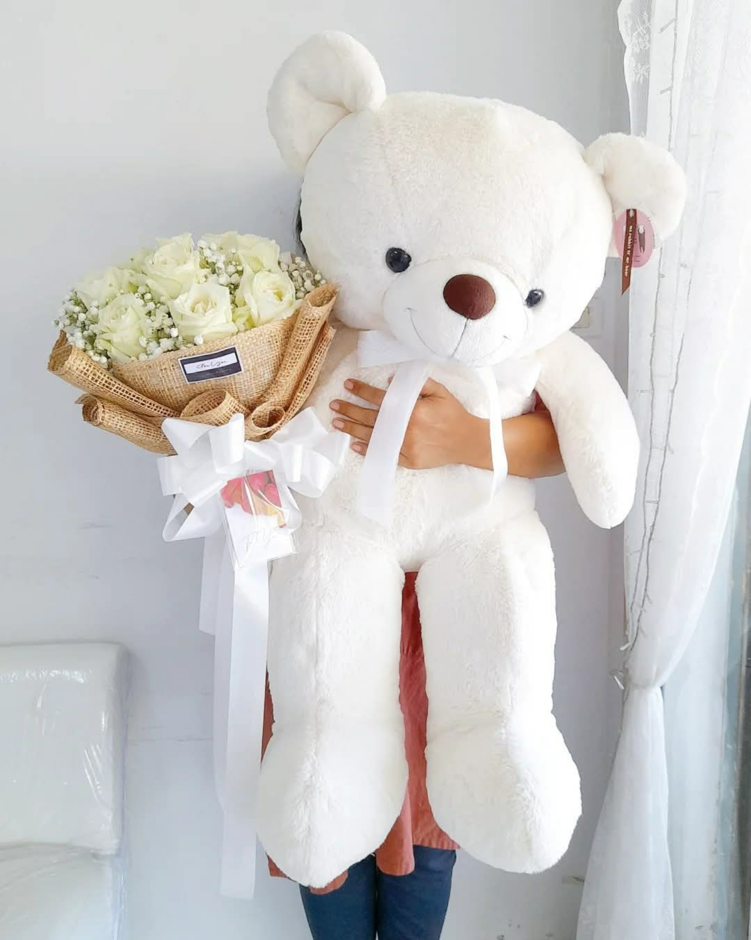 ตุ๊กตาหมีขนนุ่ม 90cm. พร้อมช่อดอกกุหลาบ