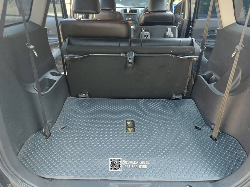 พรมปูพื้นรถยนต์ Toyota Avanza 2013 กระดุมสีเทา