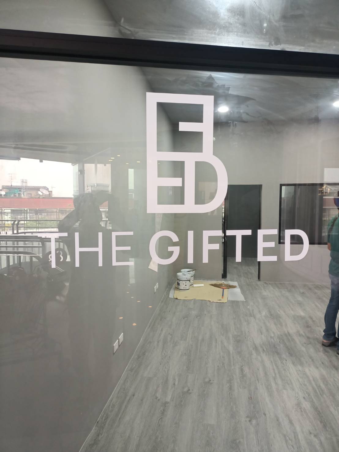 งานตัดสติกเกอร์ชื่อบริษัทและโลโก้ ติดลงบนกระจก งานTHE GIFTED
