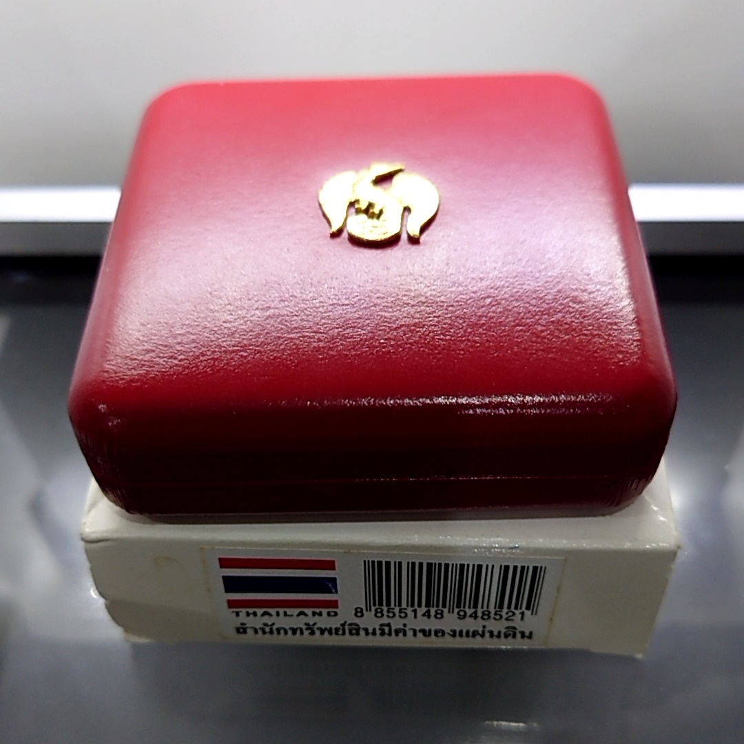 เหรียญทองคำ ชนิดราคา 9000 บาท (น้ำหนัก 1 บาท) ที่ระลึกเฉลิมพระชนมพรรษา 6 รอบ ราชินี พ.ศ.2547 พร้อมกล่องหนังใบเซอร์