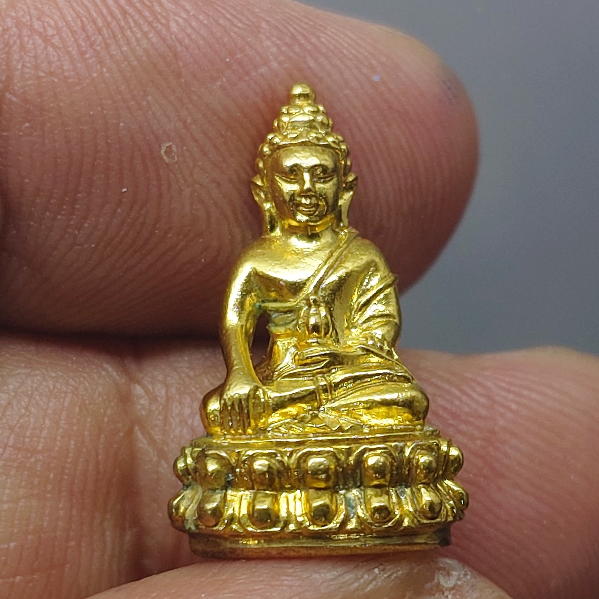 พระกริ่งญาณวเรศ (กริ่งปวเรศน้อย) ฐานบรรจุพระเกศาและจีวร เนื้อทองฝาบาตร พิมพ์เล็ก สมเด็จพระญาณสังวรฯ ทรงเจริญพรรษา 100 ปี วัดบวรนิเวศวิหาร ปี2556 พร้อมใบรับรอง