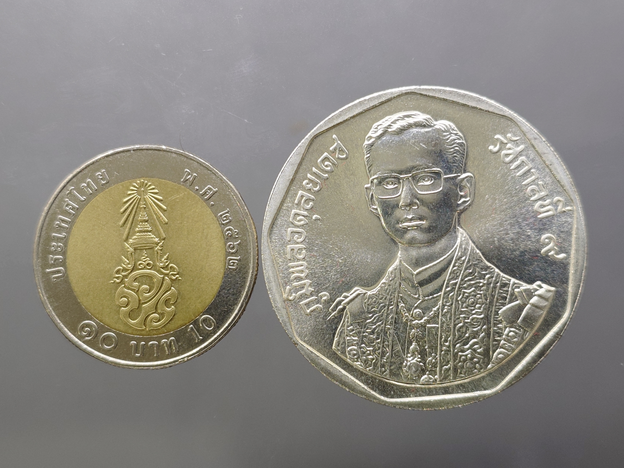 เหรียญเงิน 600 บาท ที่ระลึกพระราชพิธีรัชมังคลาภิเษก รัชกาลที่ 9 ปี พ.ศ.2531 ไม่ผ่านใช้