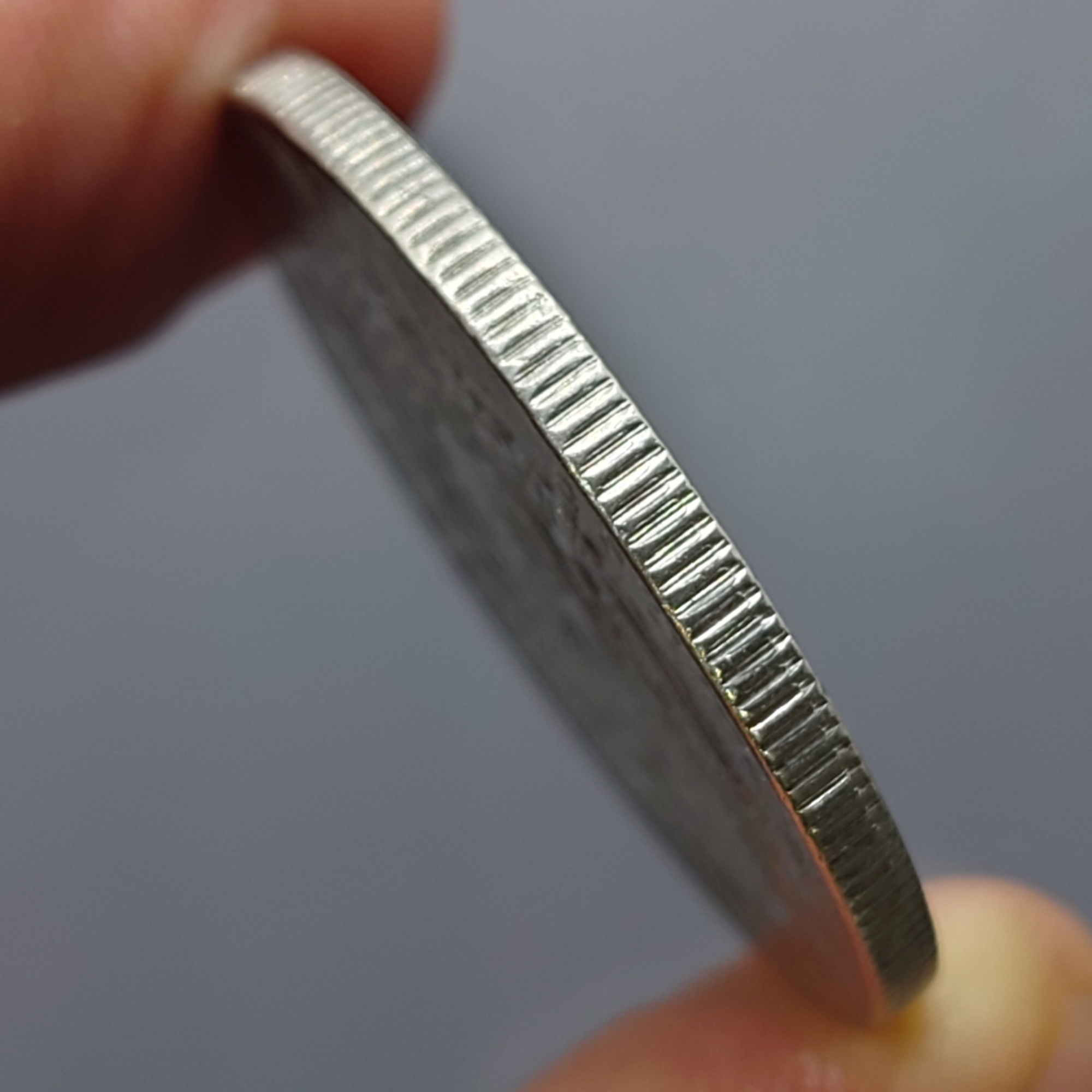 เหรียญเงิน บาทหนึ่ง พระบรมรูป ร.๕ - ตราแผ่นดิน ร.ศ.122