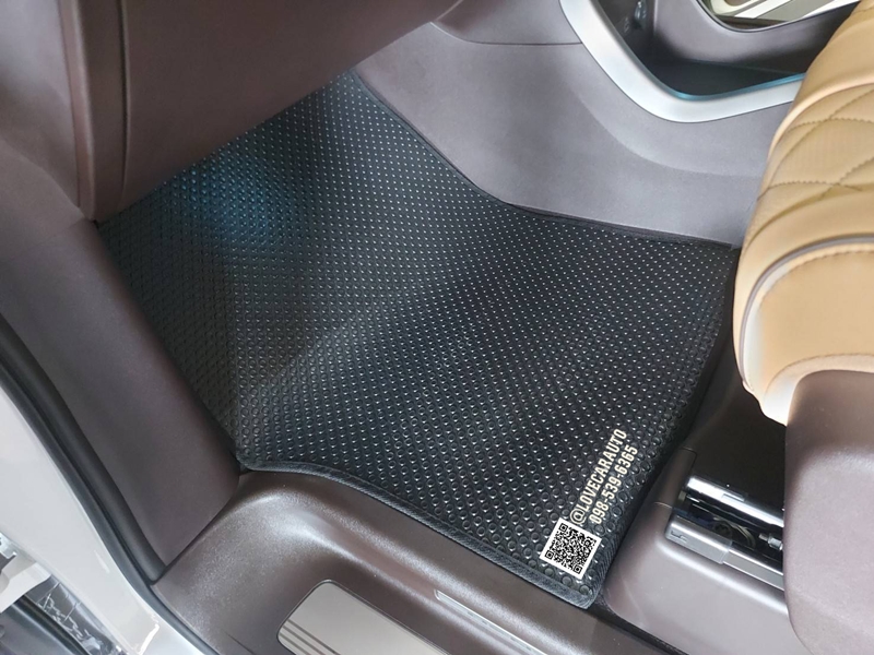 พรมปูพื้นรถยนต์ Denza D9 กระดุมเล็ก pvc ดำ