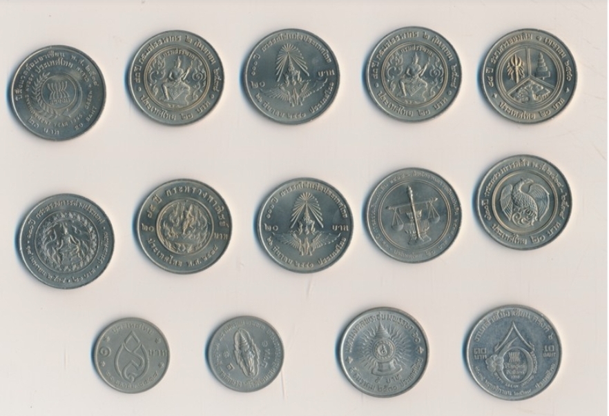 เหรียญที่ระลึกต่างๆหลายแบบ