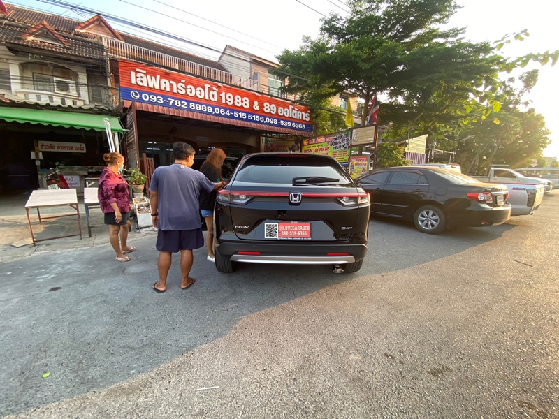 พรมปูพื้นรถยนต์ VVIP ด้ายคู่ Honda HRV 2023 สีดำด้ายแดง