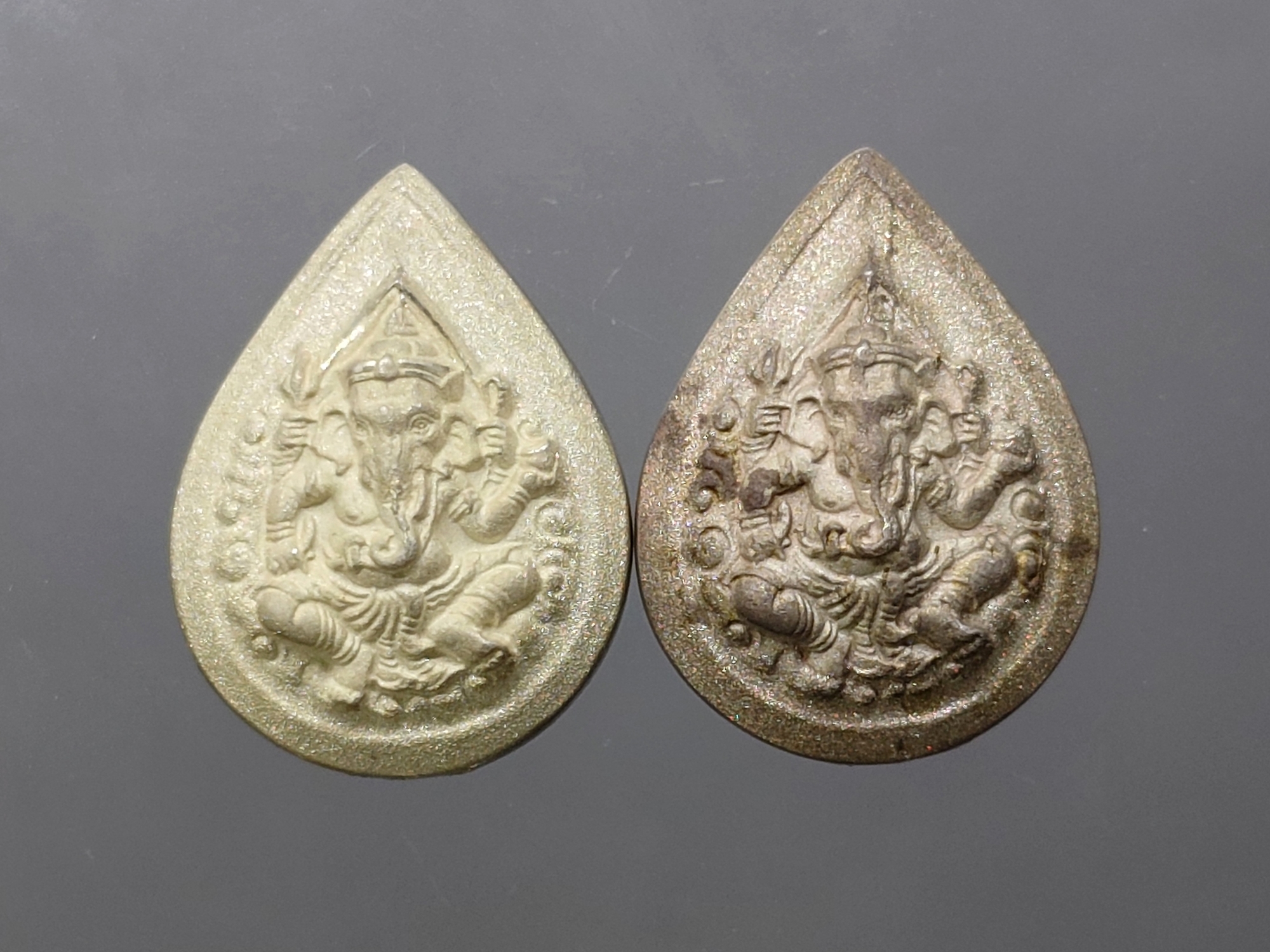 เหรียญพระพิฆเนศวร ญสส รุ่นกาญจนาภิเษก พิมพ์เล็ก เนื้อเงิน และเนื้อทองทิพย์ วัดบวรนิเวศวิหาร พ.ศ.2538 พร้อมกล่องชุดทองคำ