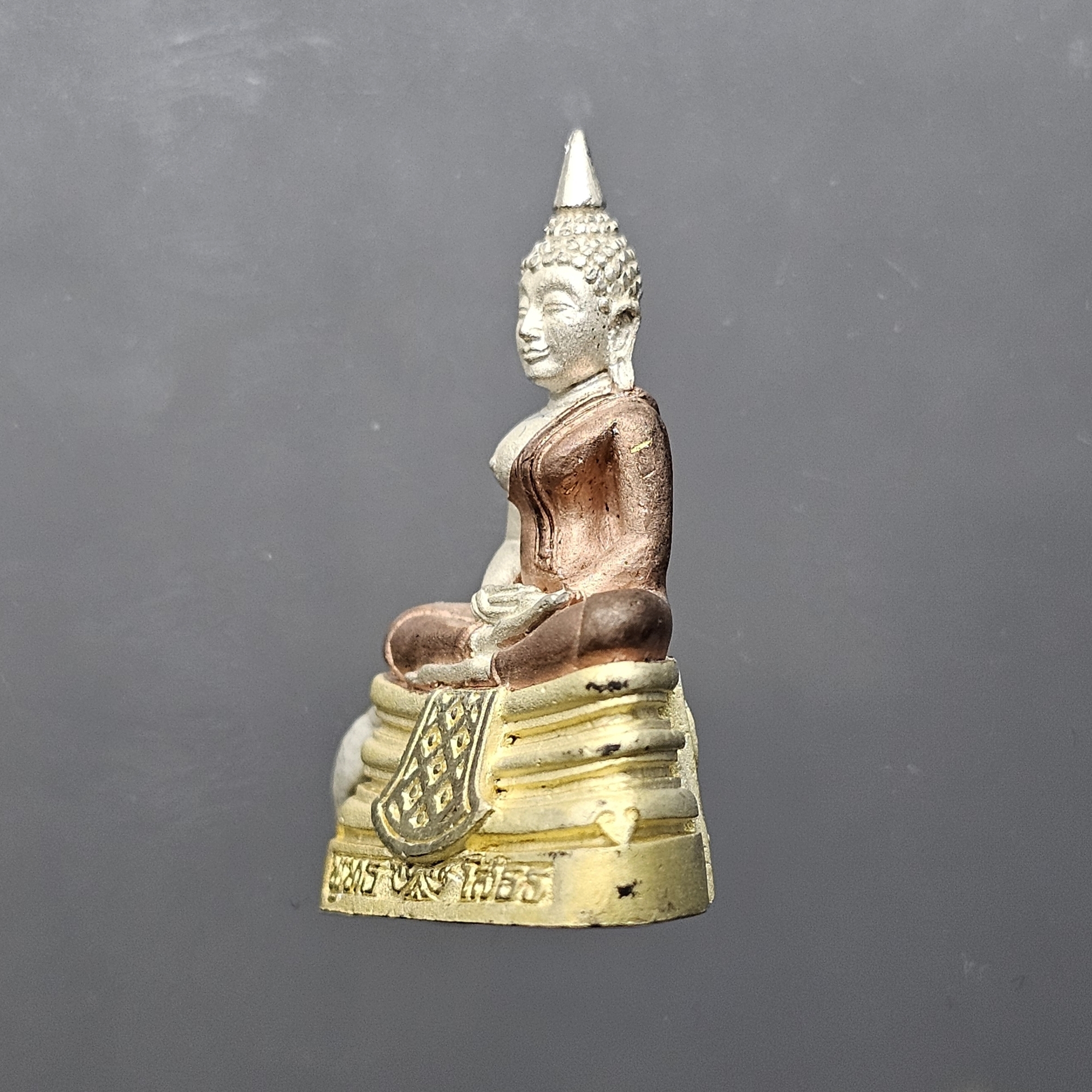 พระพุทธโสธร รุ่นสร้างพระอุโบสถ เนื้อเงินสามกษัตริย์ พิธีพุทธาภิเษก ณ พระอุโบสถ วัดโสธรวรารามวรวิหาร พ.ศ.2539 พร้อมกล่องเดิม