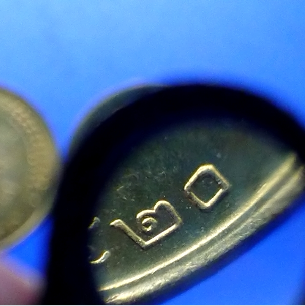 เหรียญ 25 สตางค์ทองเหลืองรวงข้าว ชุด 2 เหรียญ(๒ เหลี่ยม ๐ เหลี่ยม-๒ กลม ๐ เหลี่ยม) 2520 unc